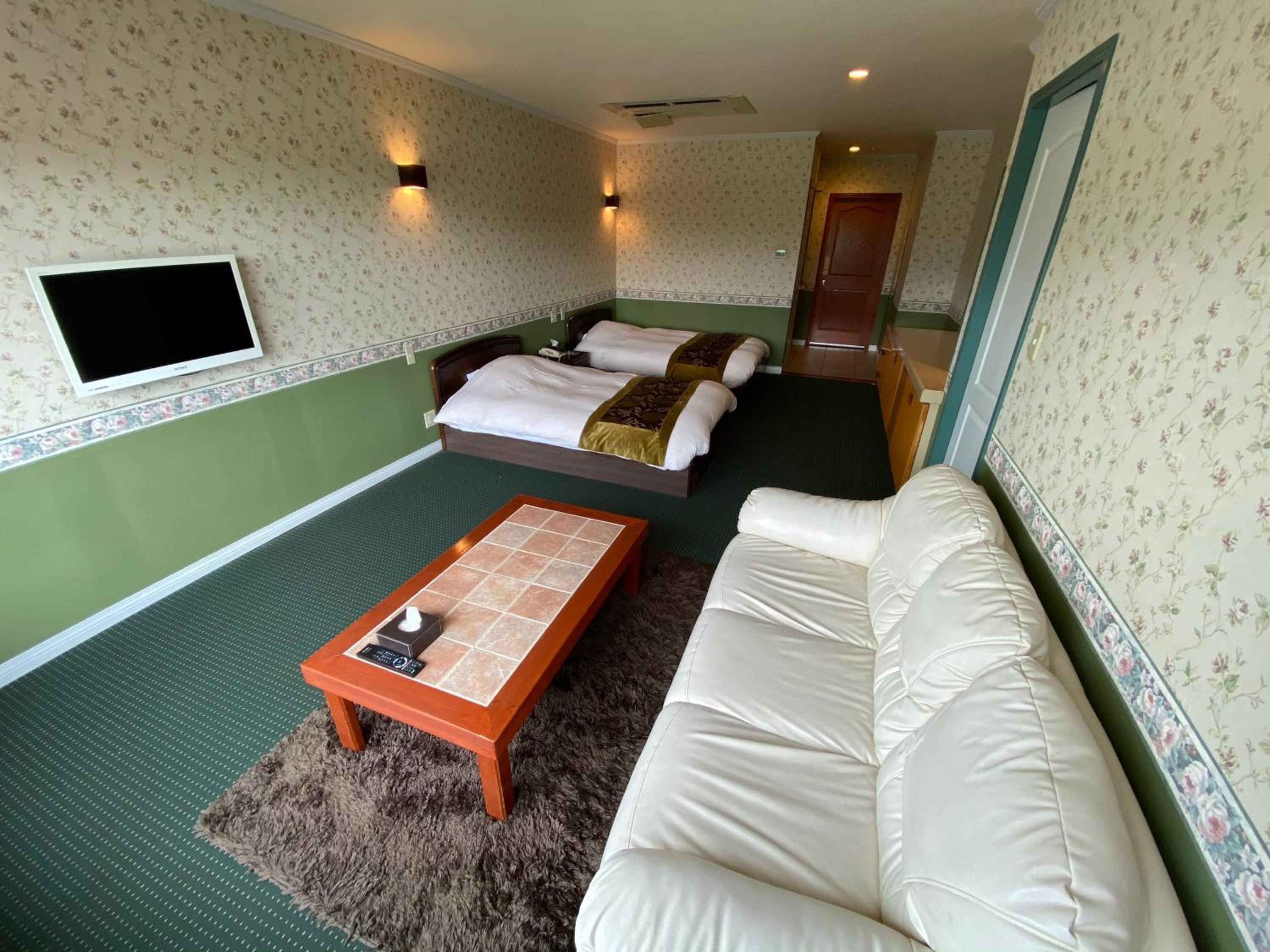 Twin Room with Mountain View - Photo 18