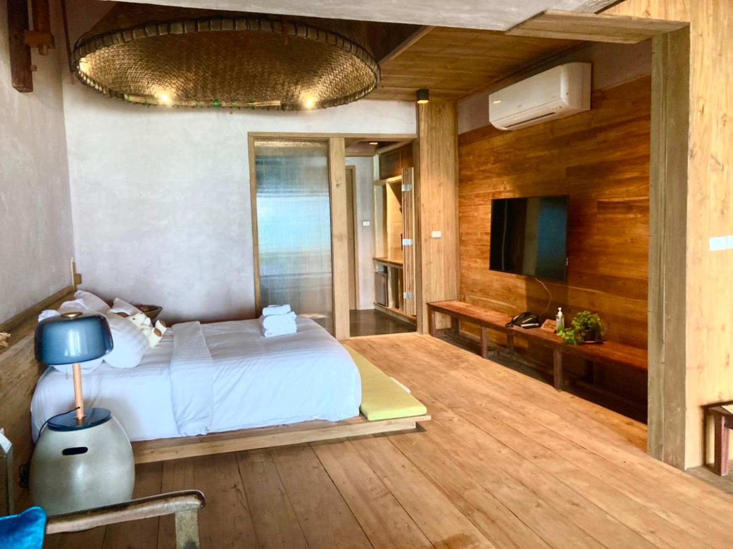 Beachfront Suites with Plunge Pool - Photo 6