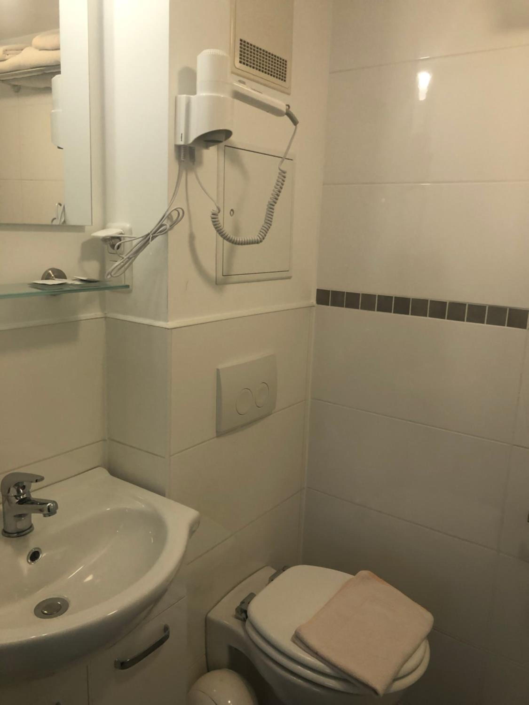 Double Room - Photo 7