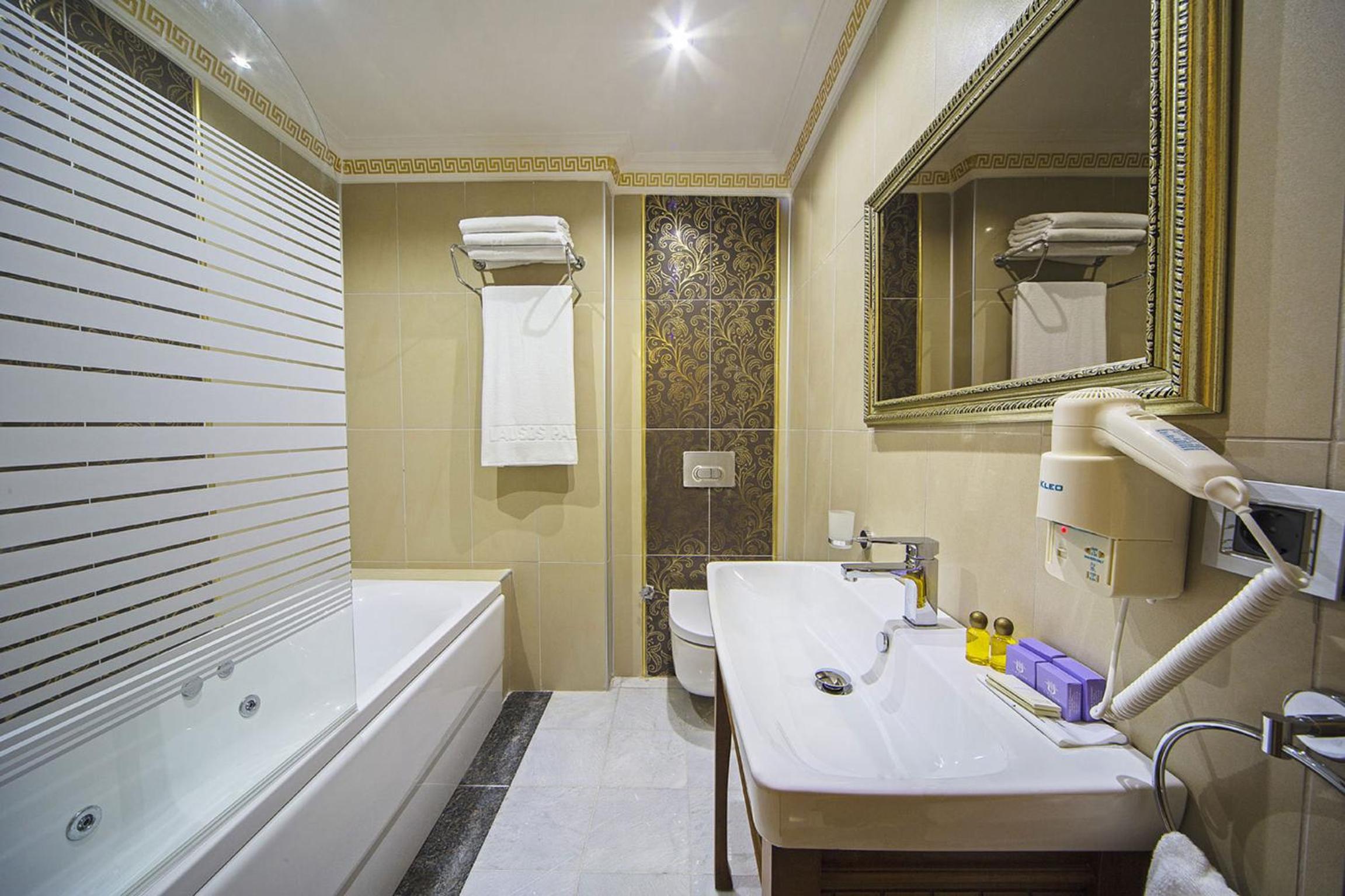 Deluxe Triple Room photo 3