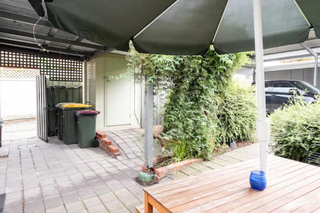 Three-Bedroom House photo 3