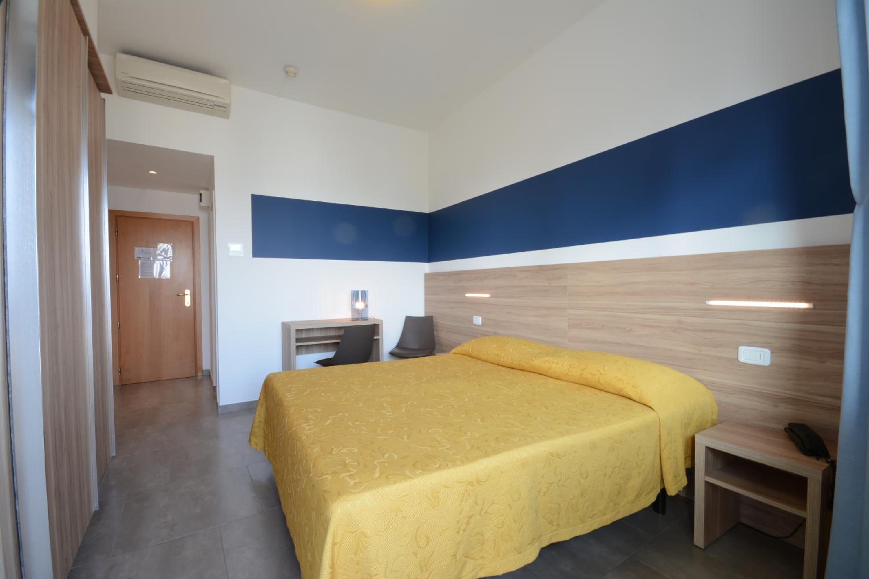 Double or Twin Room with Sea View