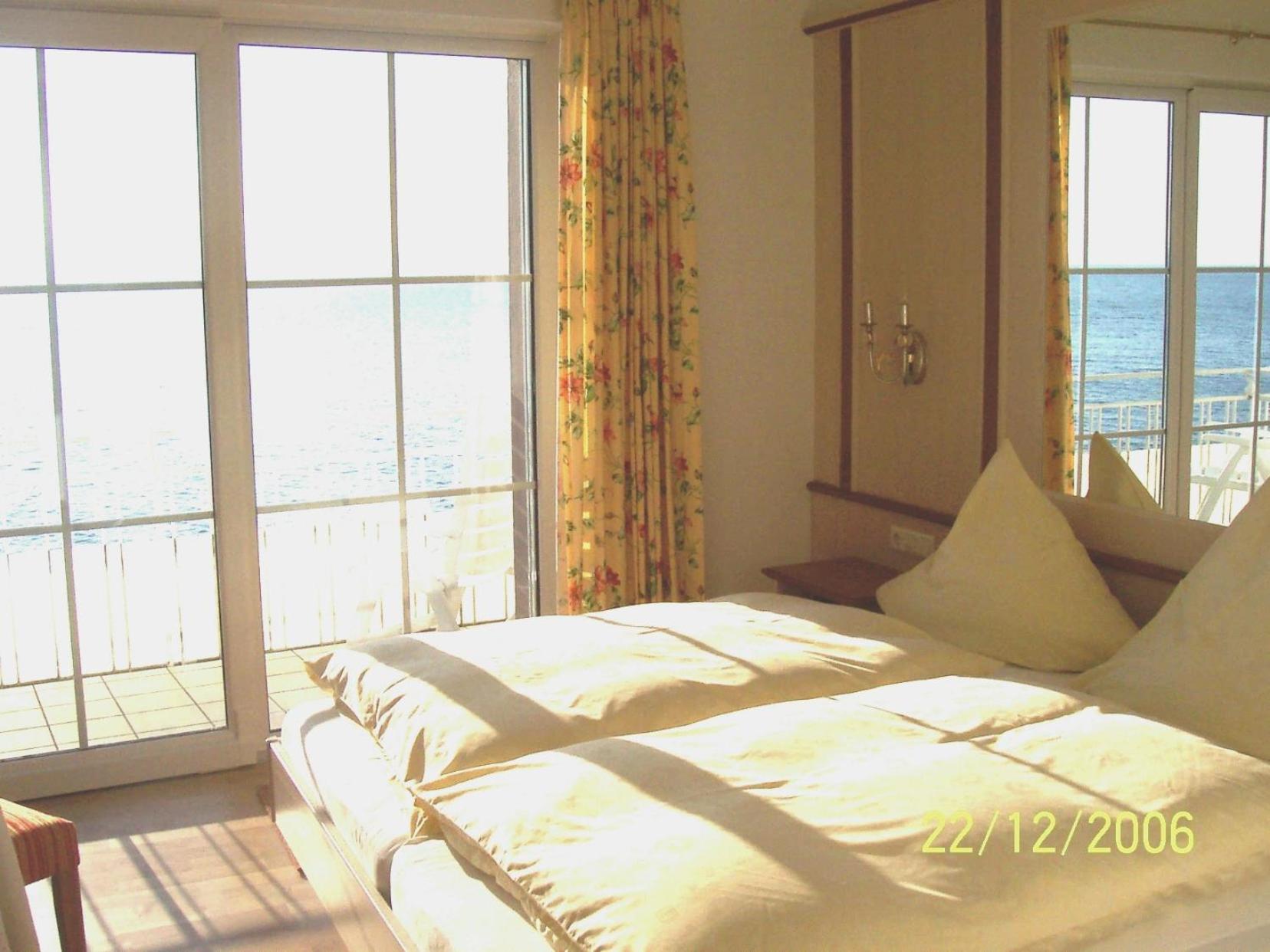 Double Room with Lake View photo 2