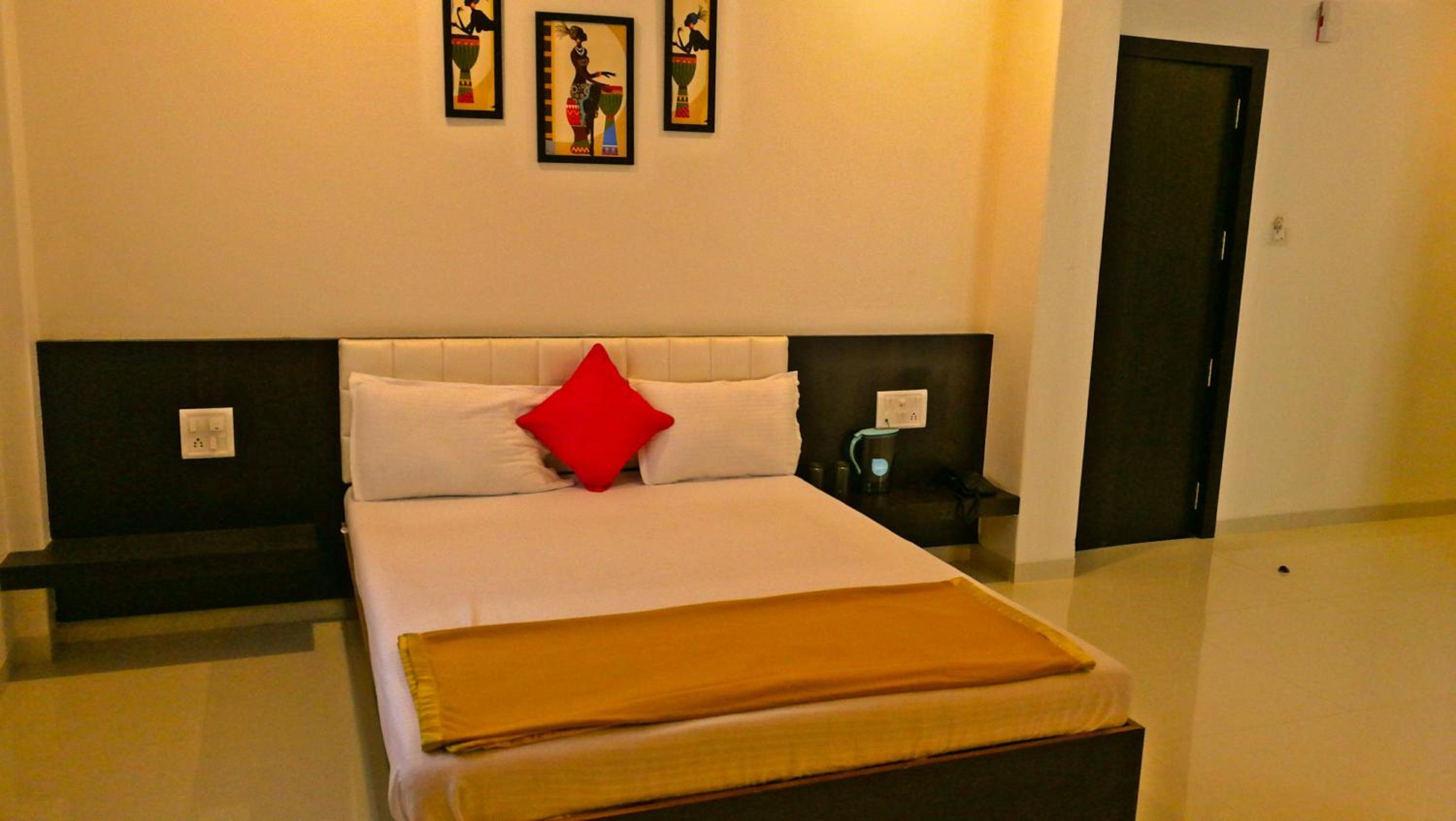 Super Deluxe Double Room - Photo 12