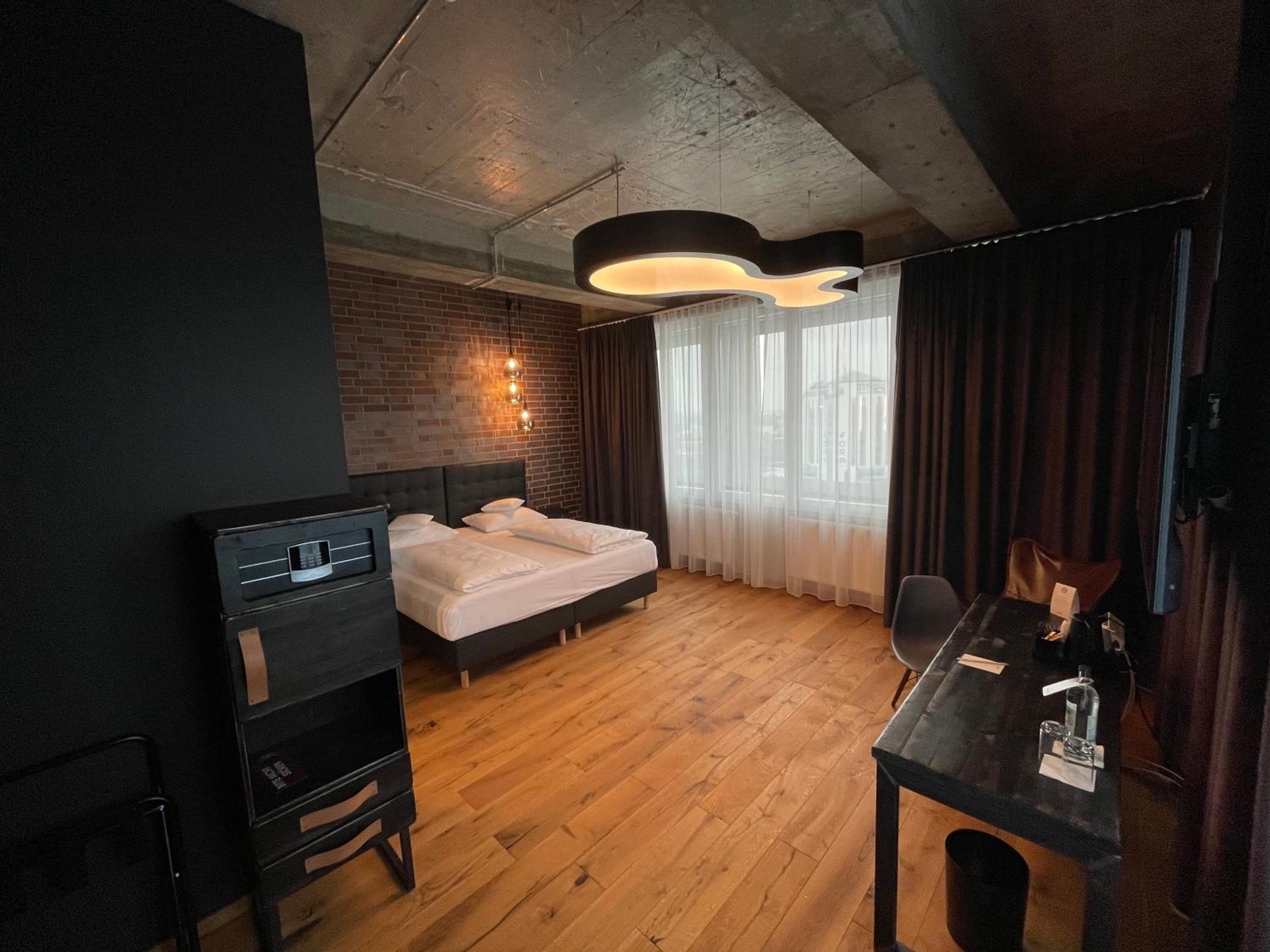 Business Queen Room - Photo 1