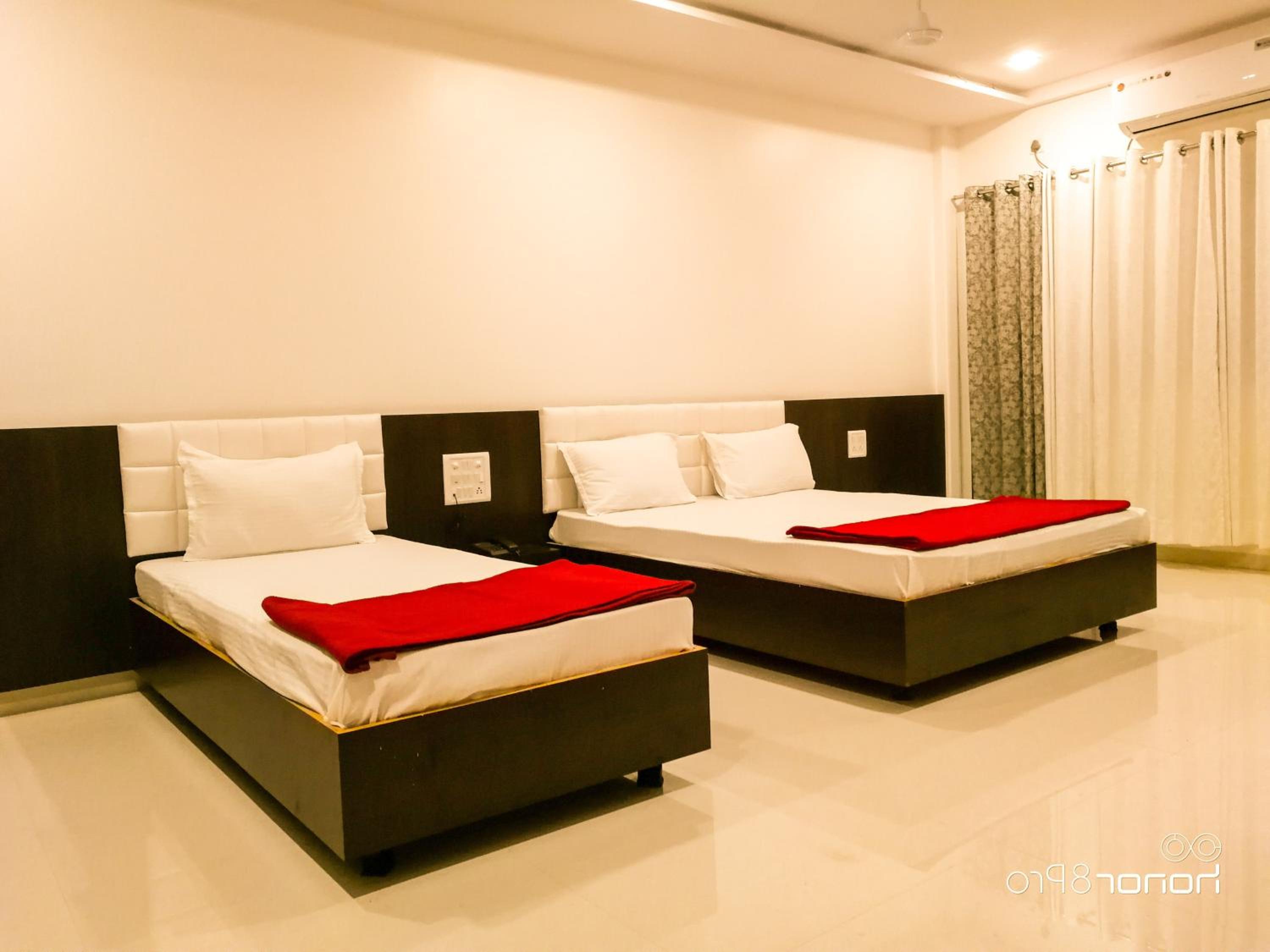 Super Deluxe Triple Room - Non AC photo 3