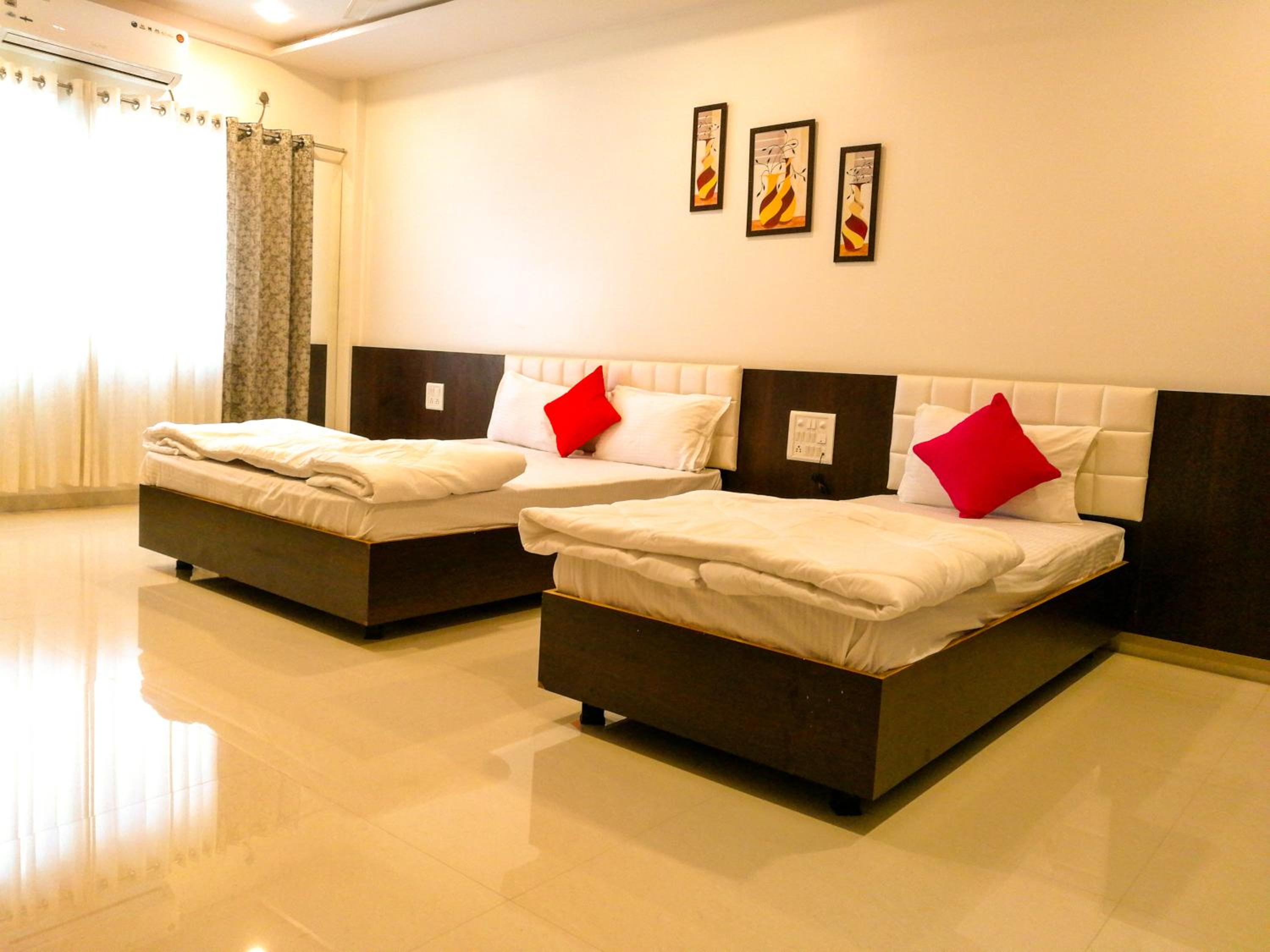 Super Deluxe Triple Room - Non AC photo 3