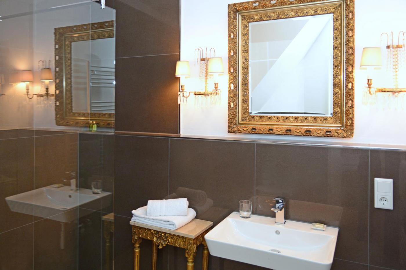 Superior Double - or Twin Room with air conditioner - Photo 11