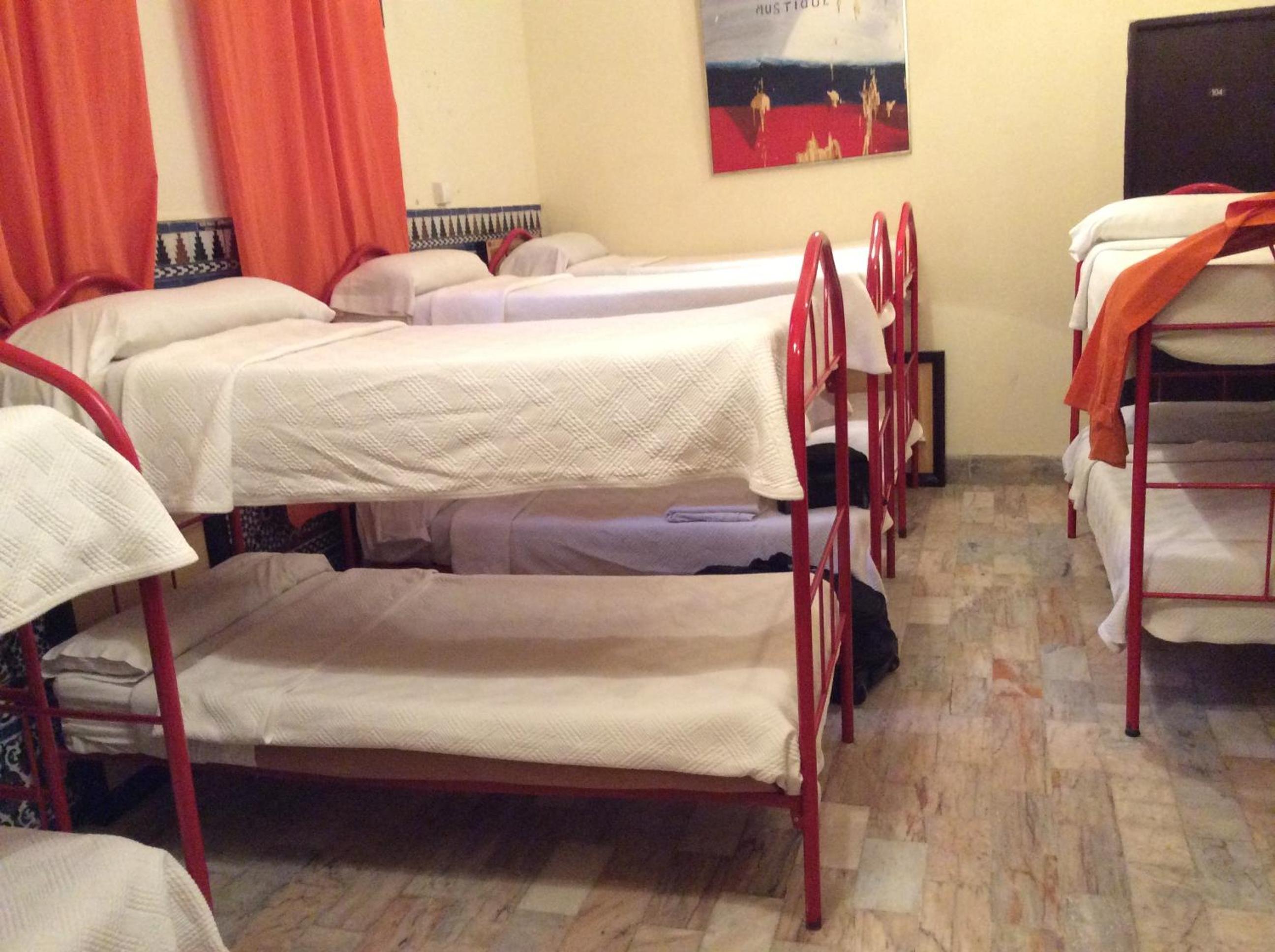 Cama en Dormitorio Mixto de 10 Camas