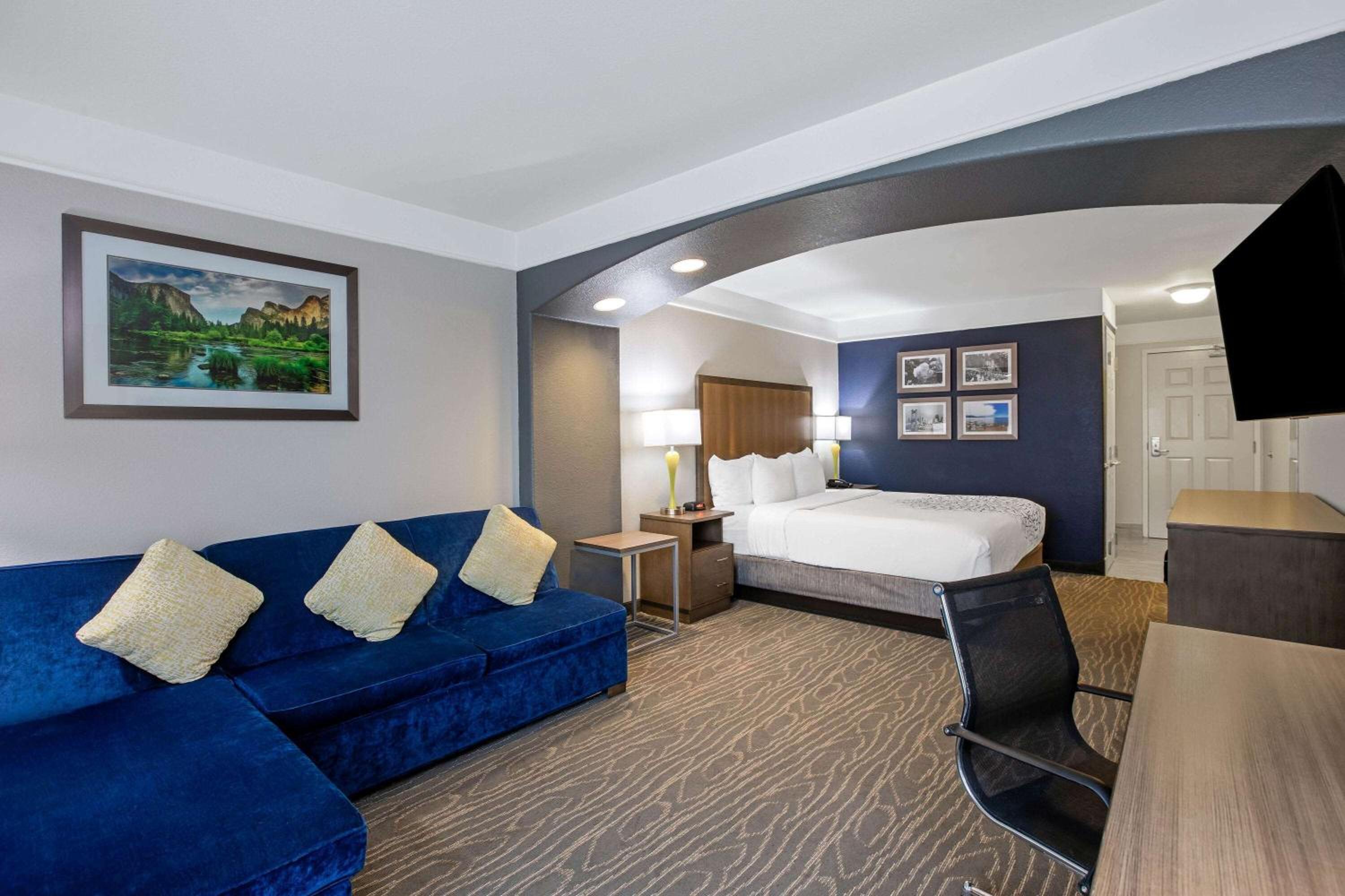 King Studio Suite - Non-Smoking - Photo 2