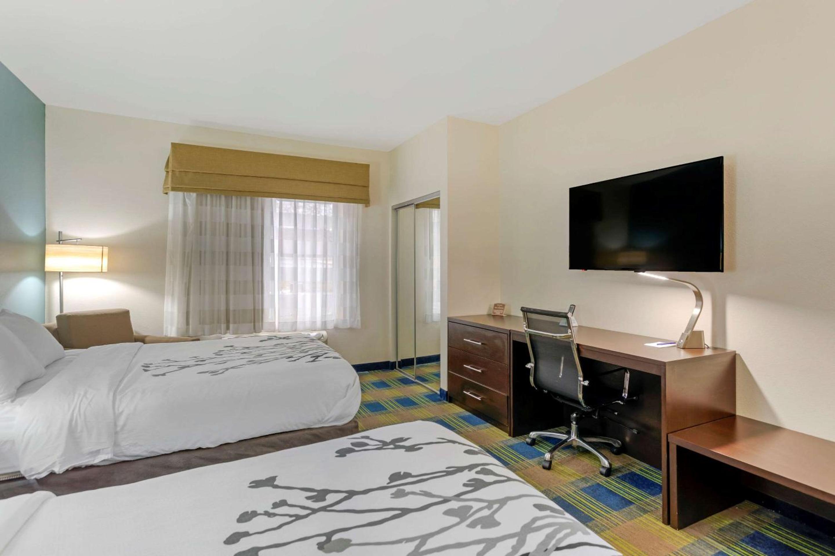 Double Room with Two Double Beds - Accessible/Non-Smoking - Photo 2