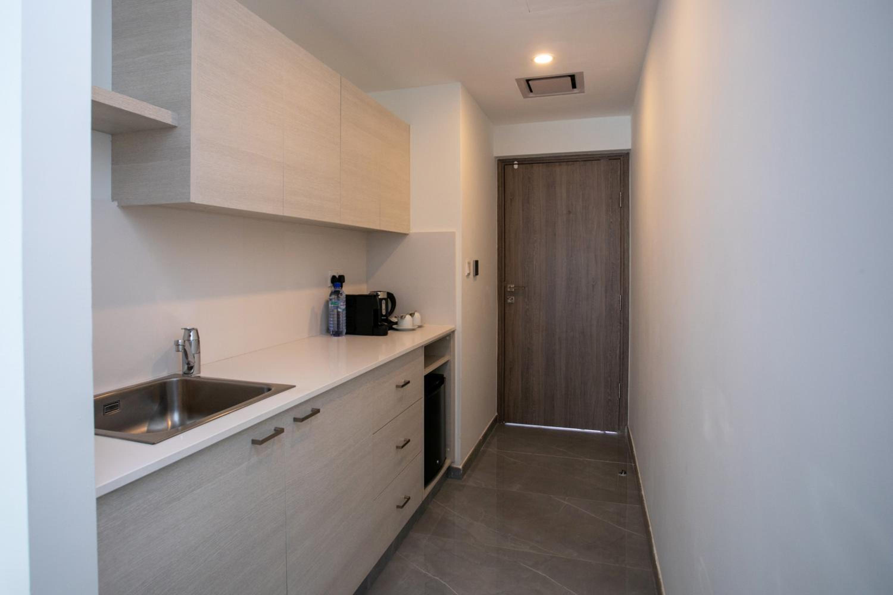 Suite with Queen Bed and Kitchen - Non-Smoking photo 2