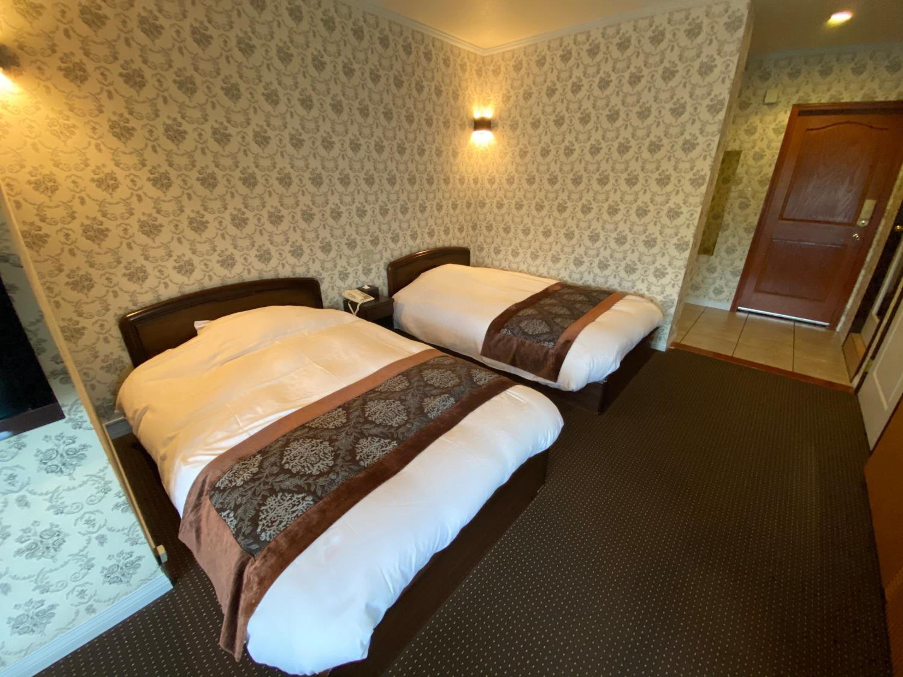 Deluxe Twin Room - Photo 6