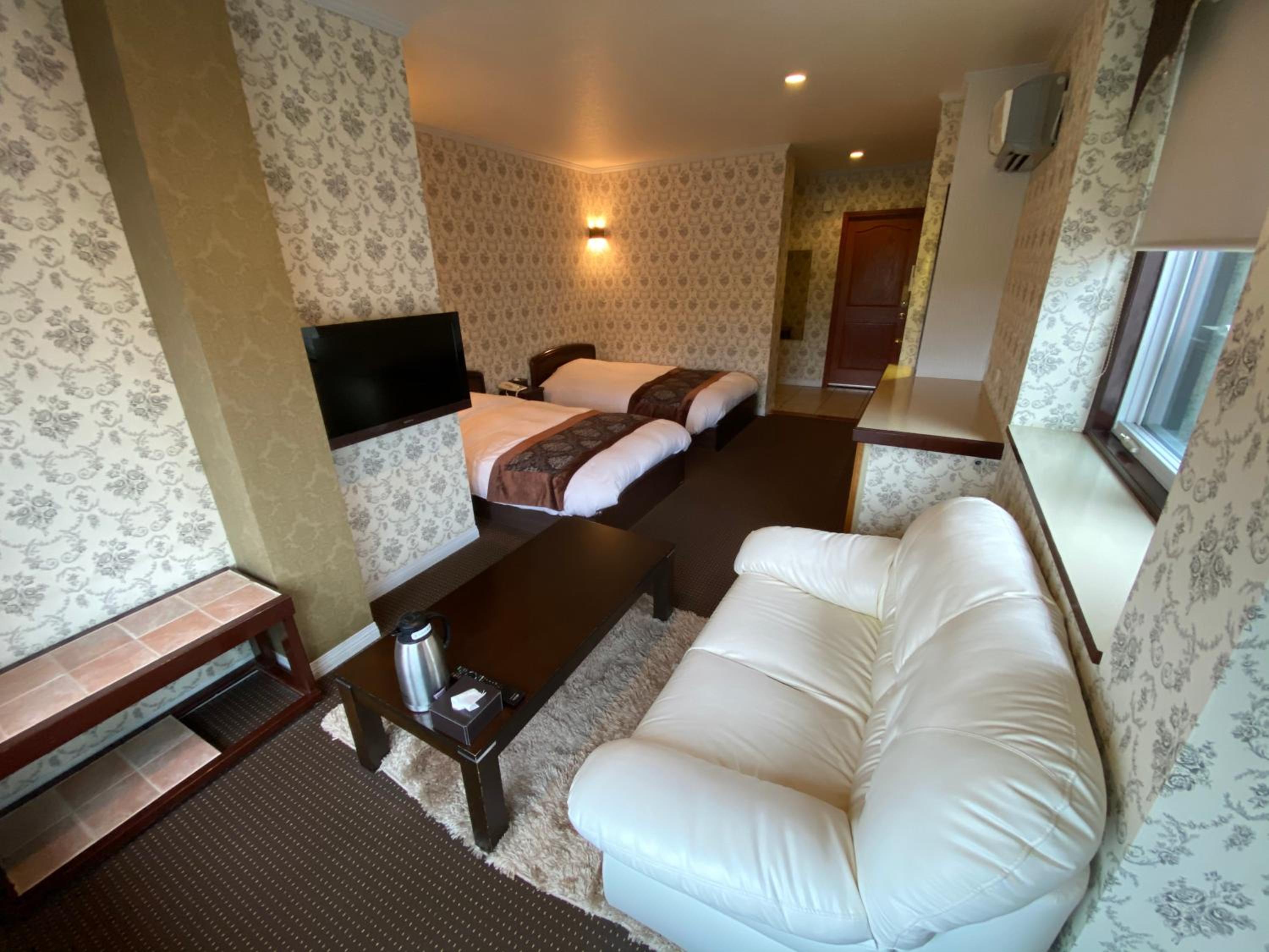 Deluxe Twin Room - Photo 8