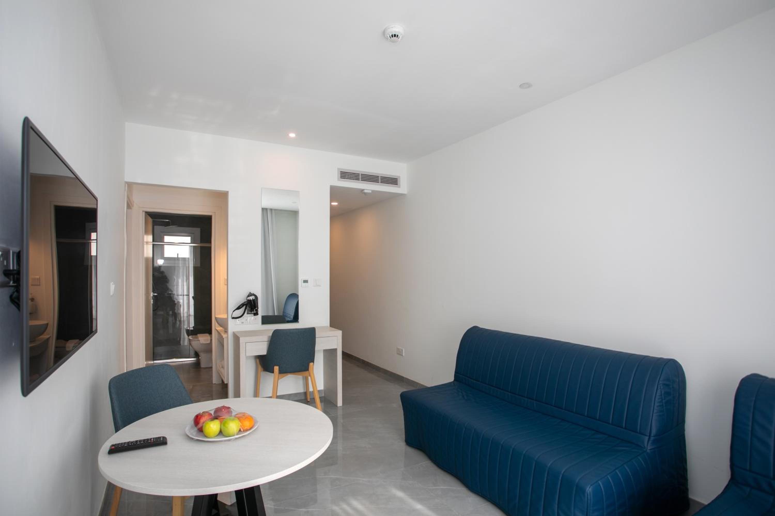 King Suite with Sofa Bed and Living Room - Non-Smoking - Photo 2