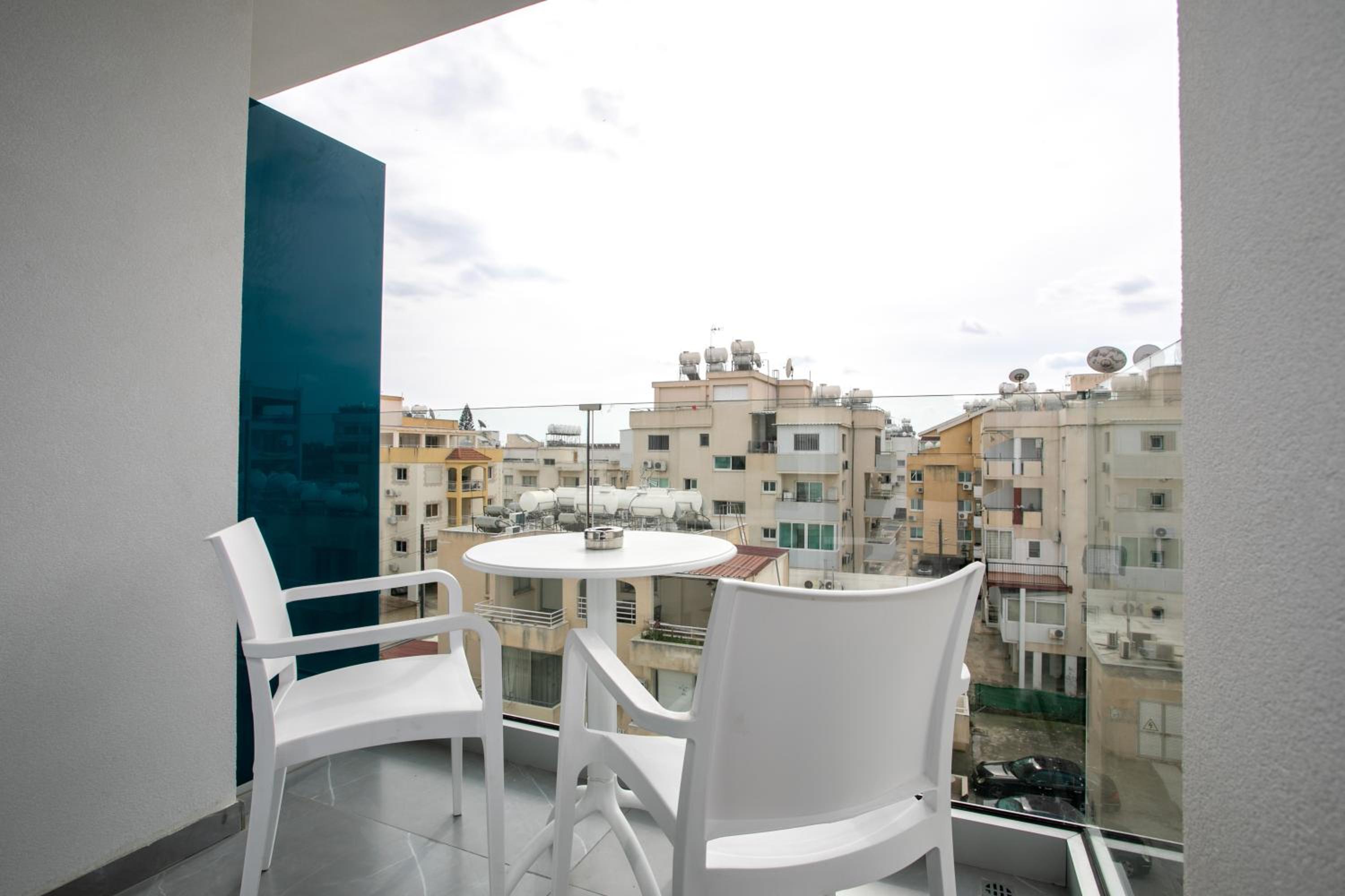 Triple Room with Queen Bed and Sofa Bed - Non-Smoking - Photo 5