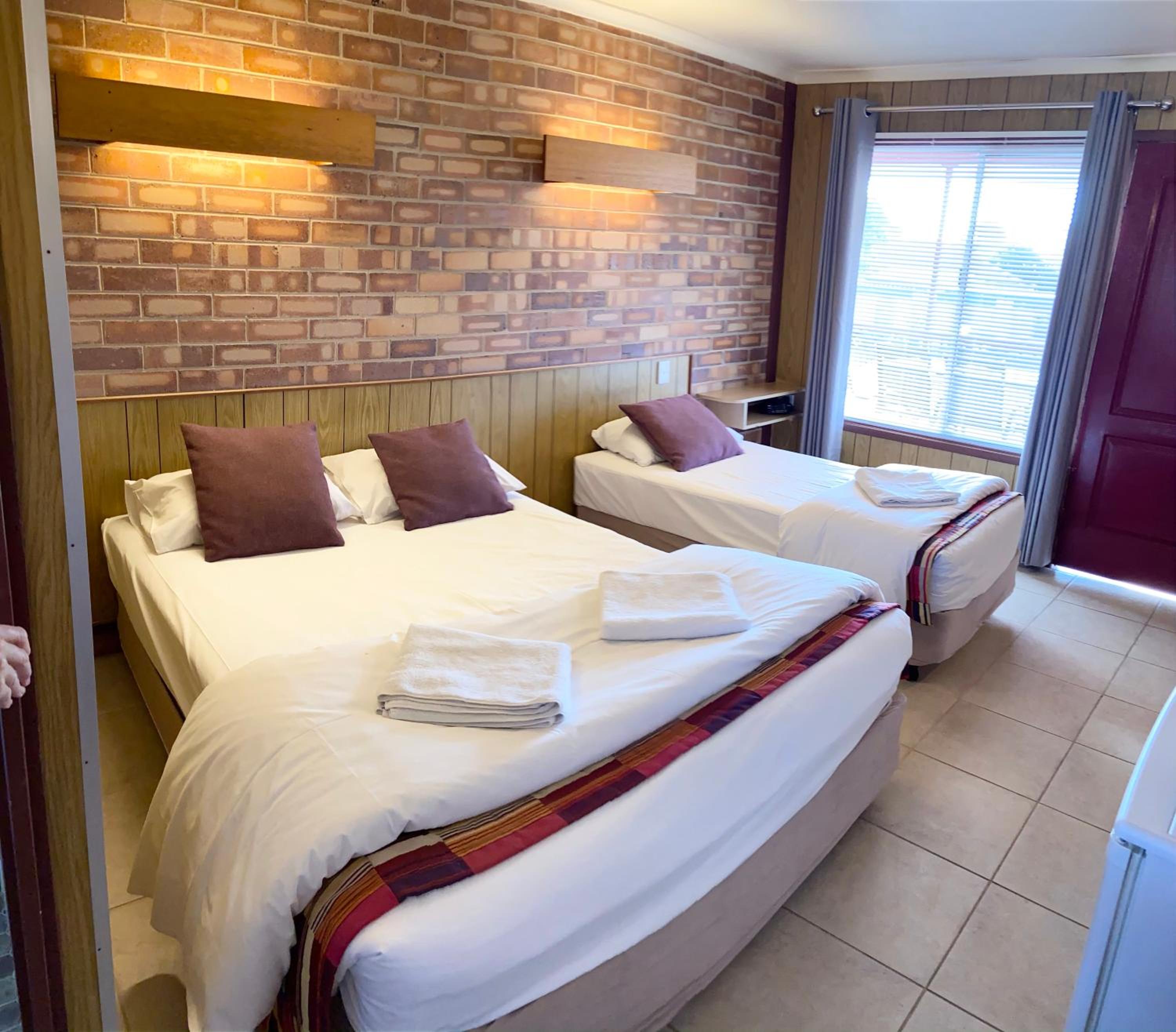 Twin Room - Photo 3
