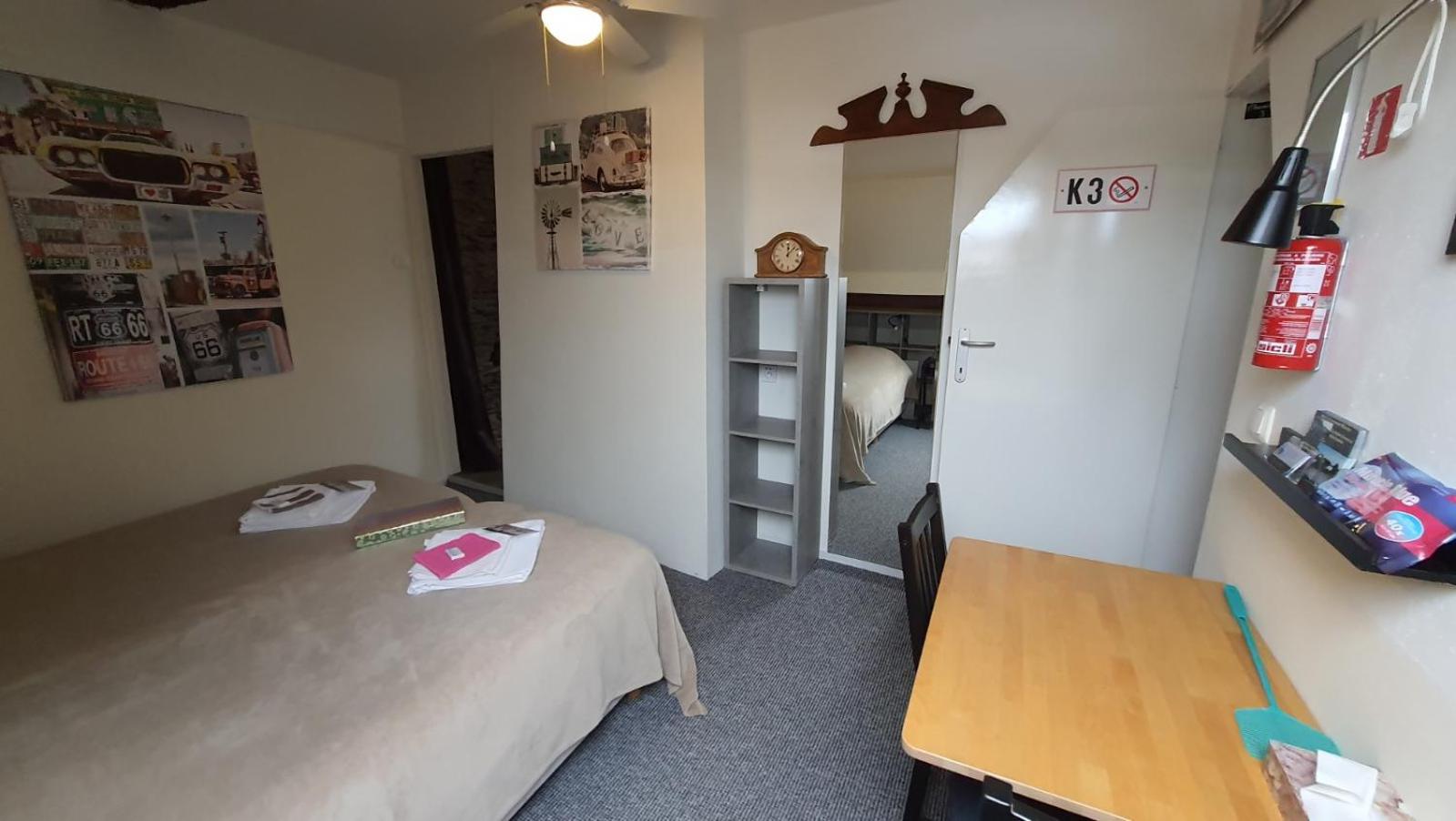 Twin Room with Private Bathroom photo 3