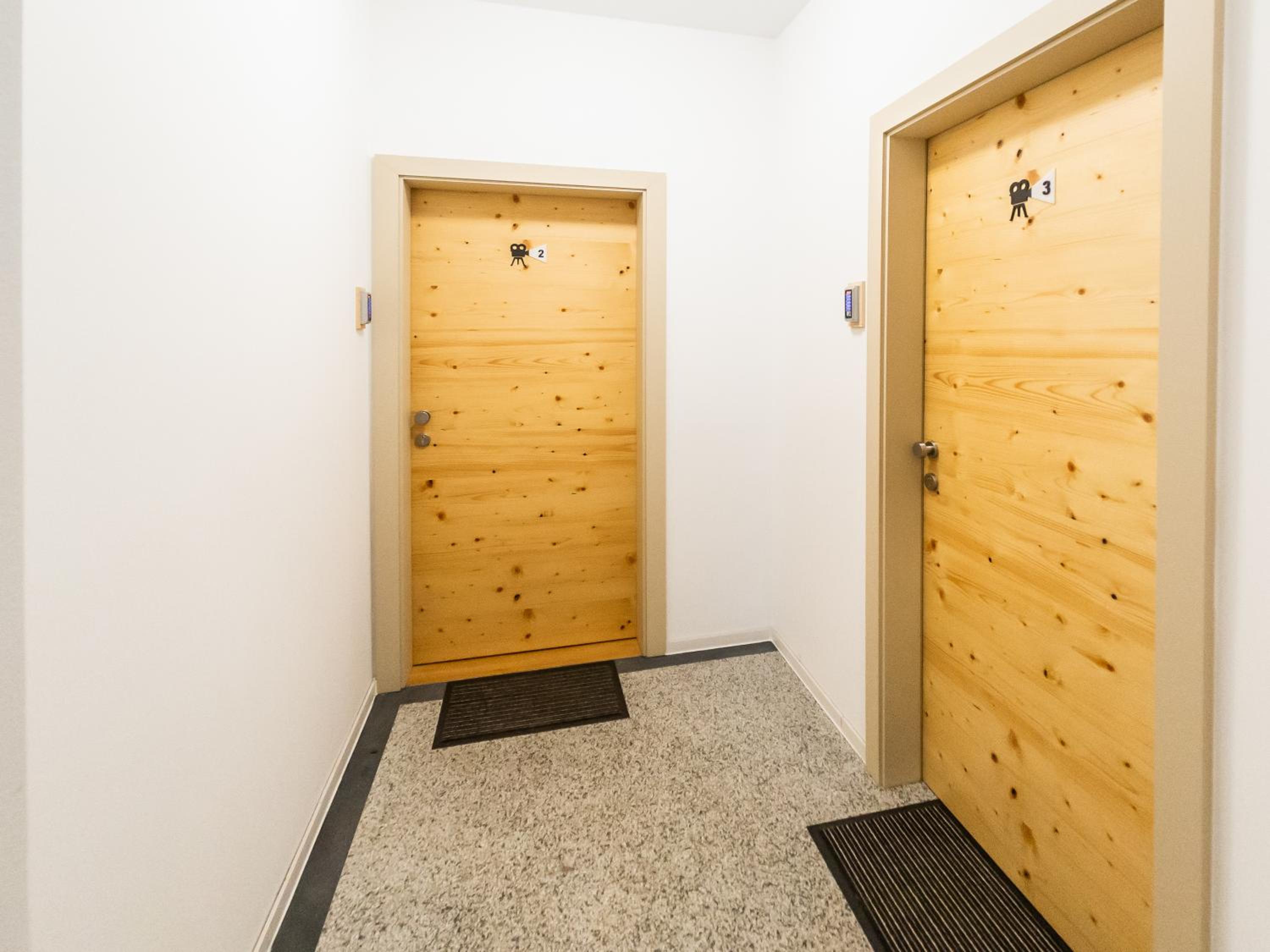 Large Double Room - Photo 5