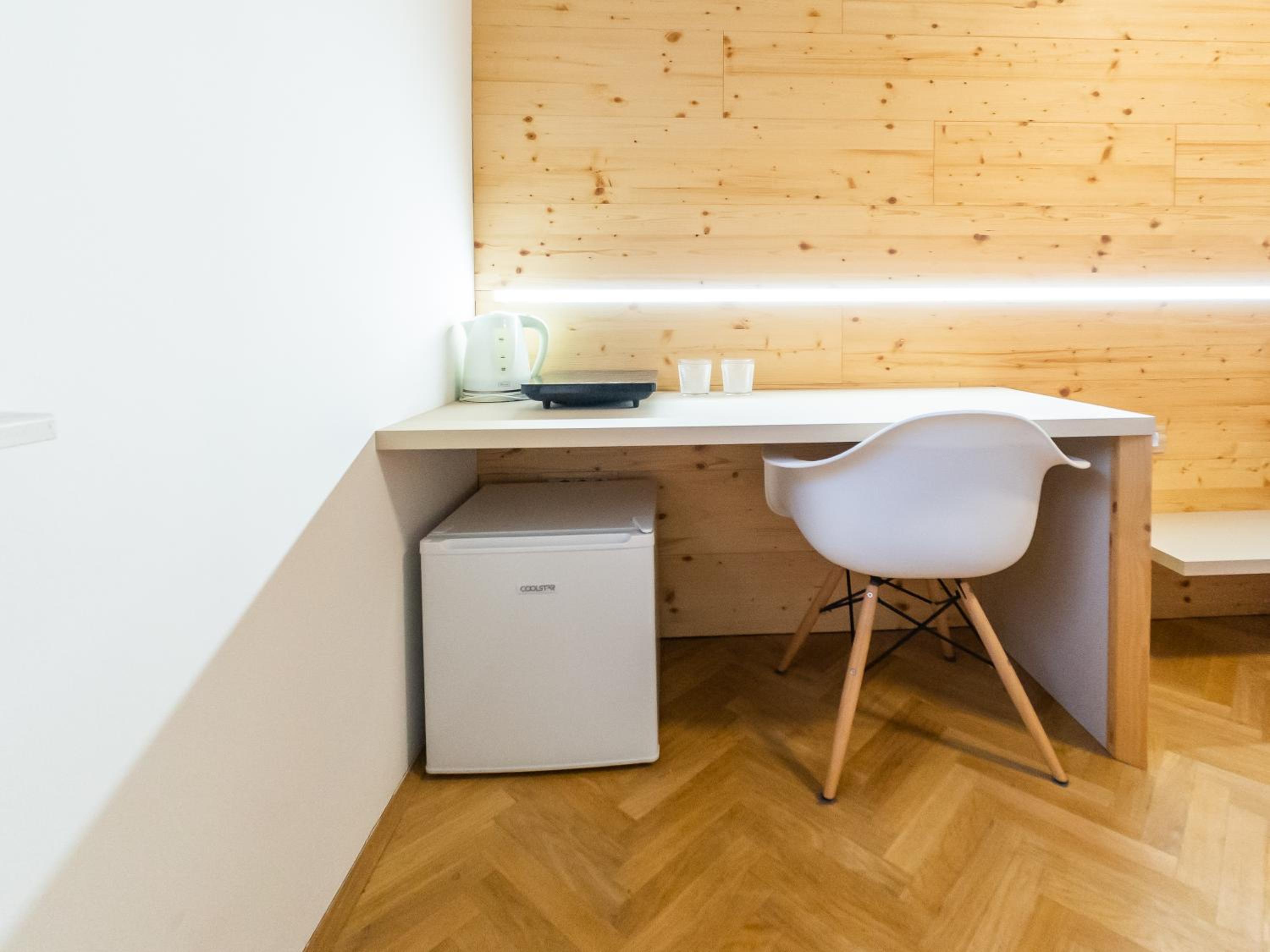 Large Double Room - Photo 10