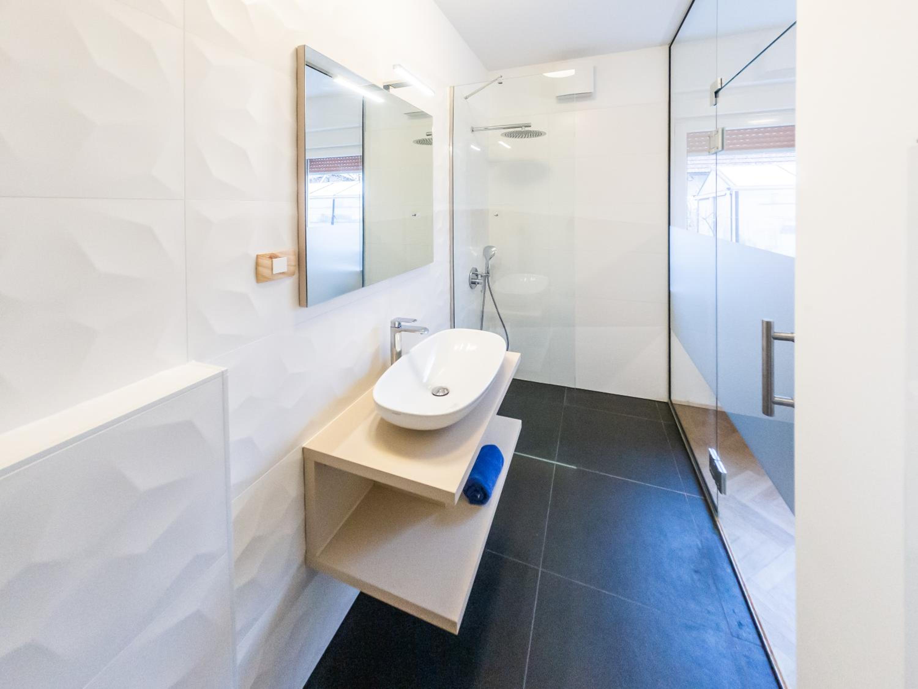Large Double Room - Photo 12