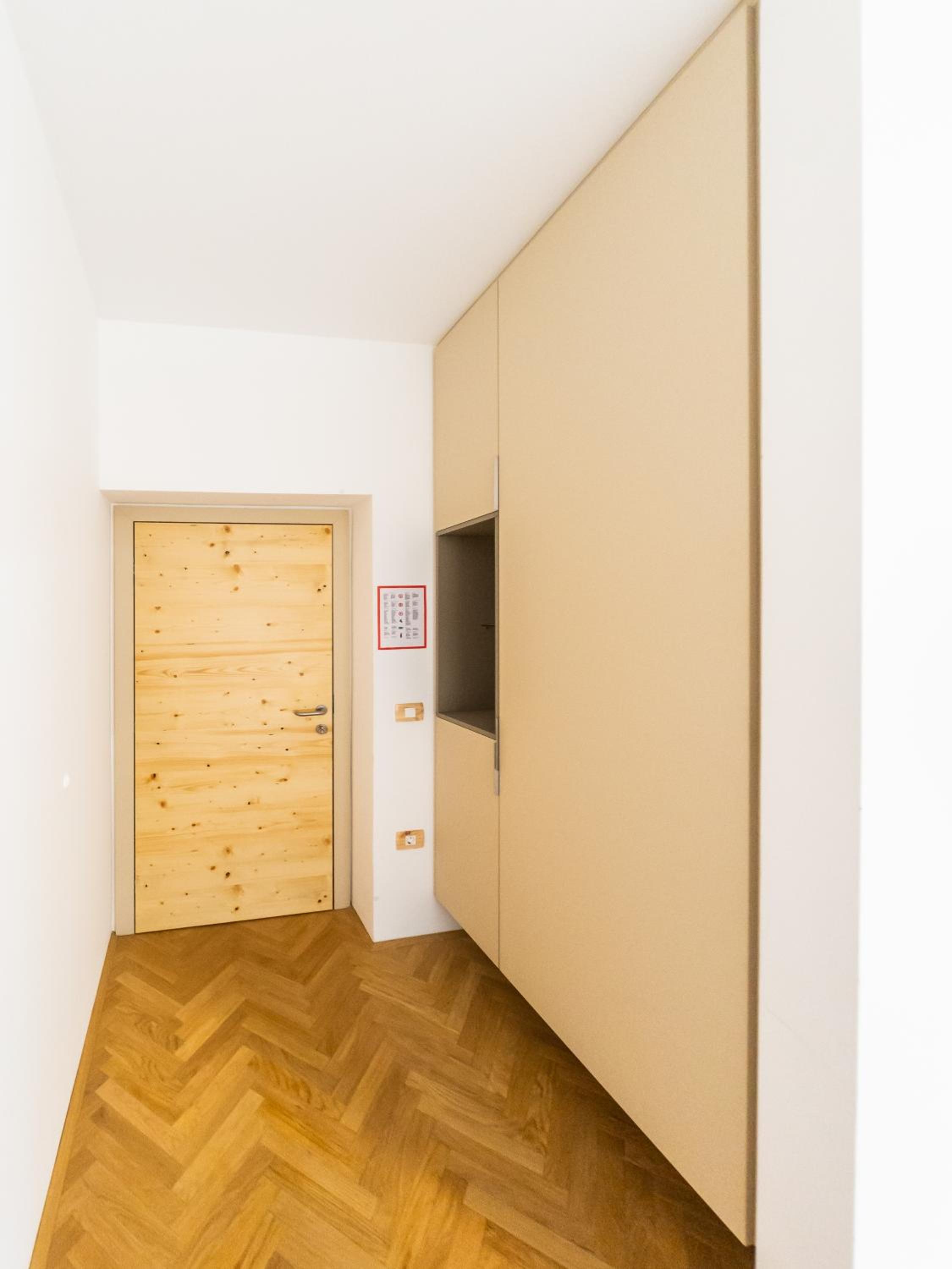 Large Double Room - Photo 6