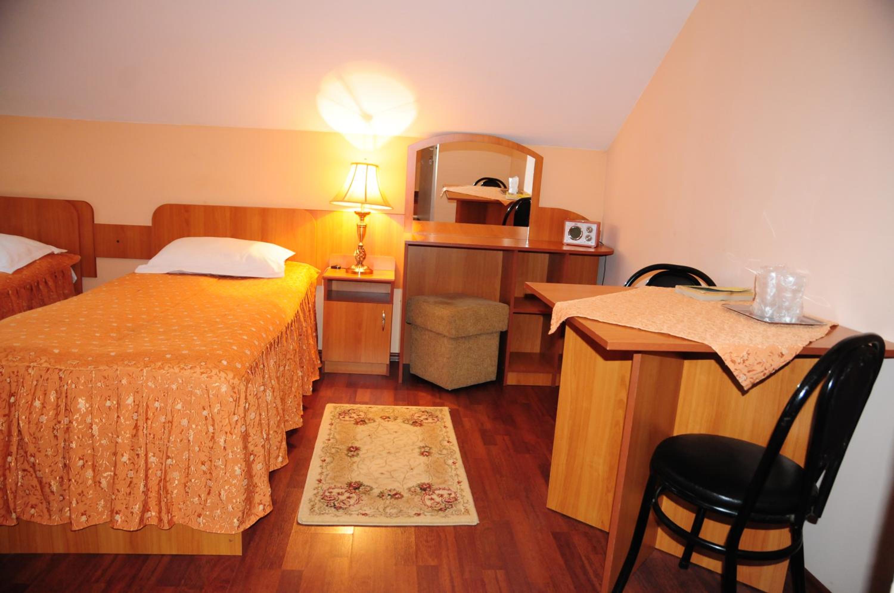 Twin Room - Photo 17