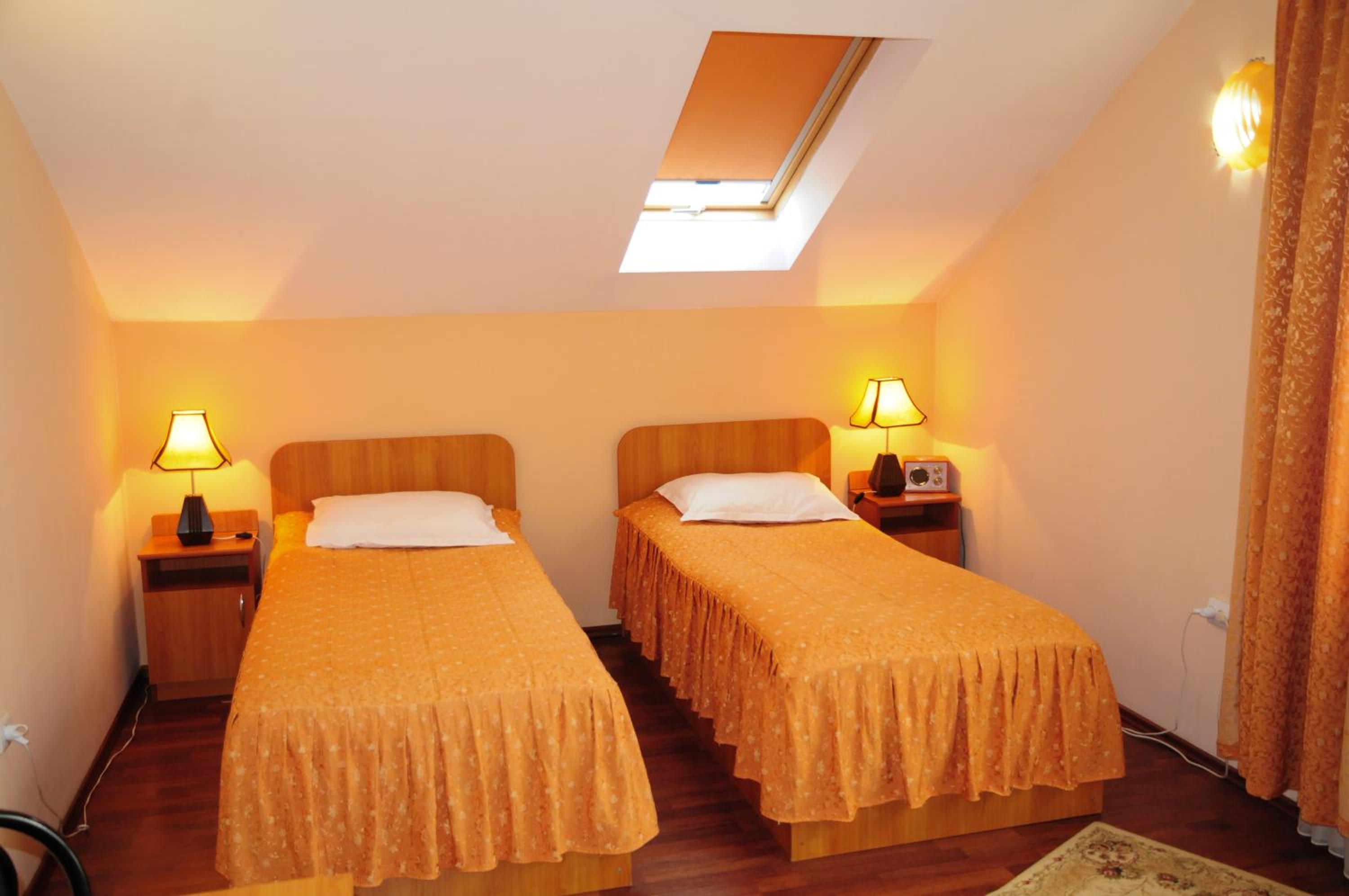 Twin Room - Photo 7