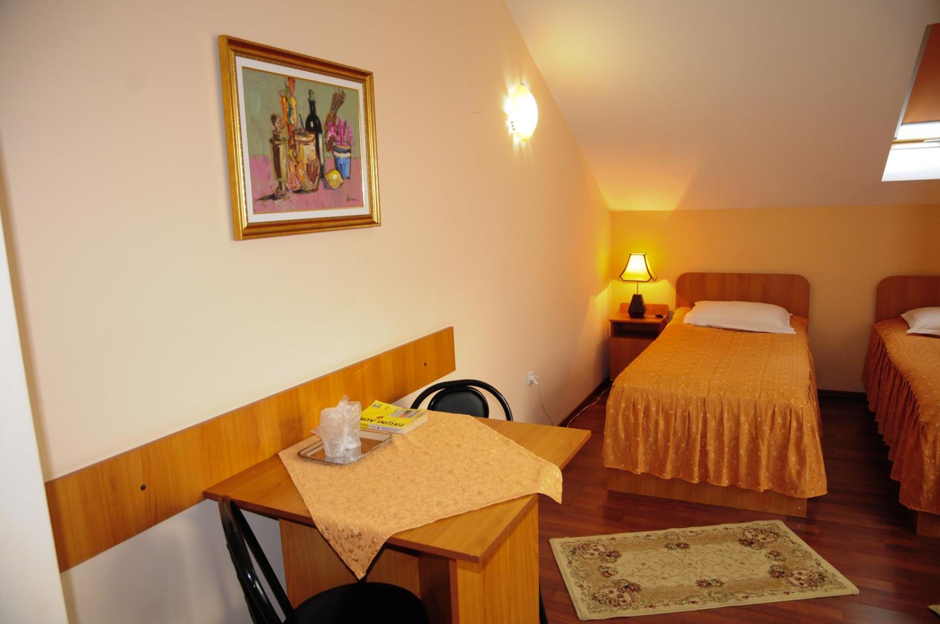 Twin Room - Photo 4