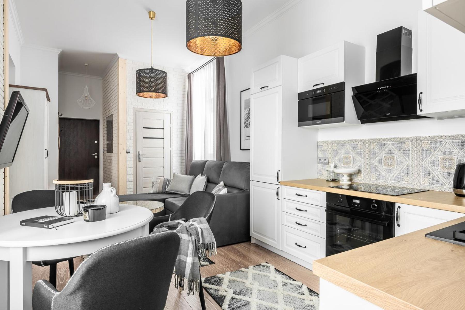 One-Bedroom Apartment - Photo 2