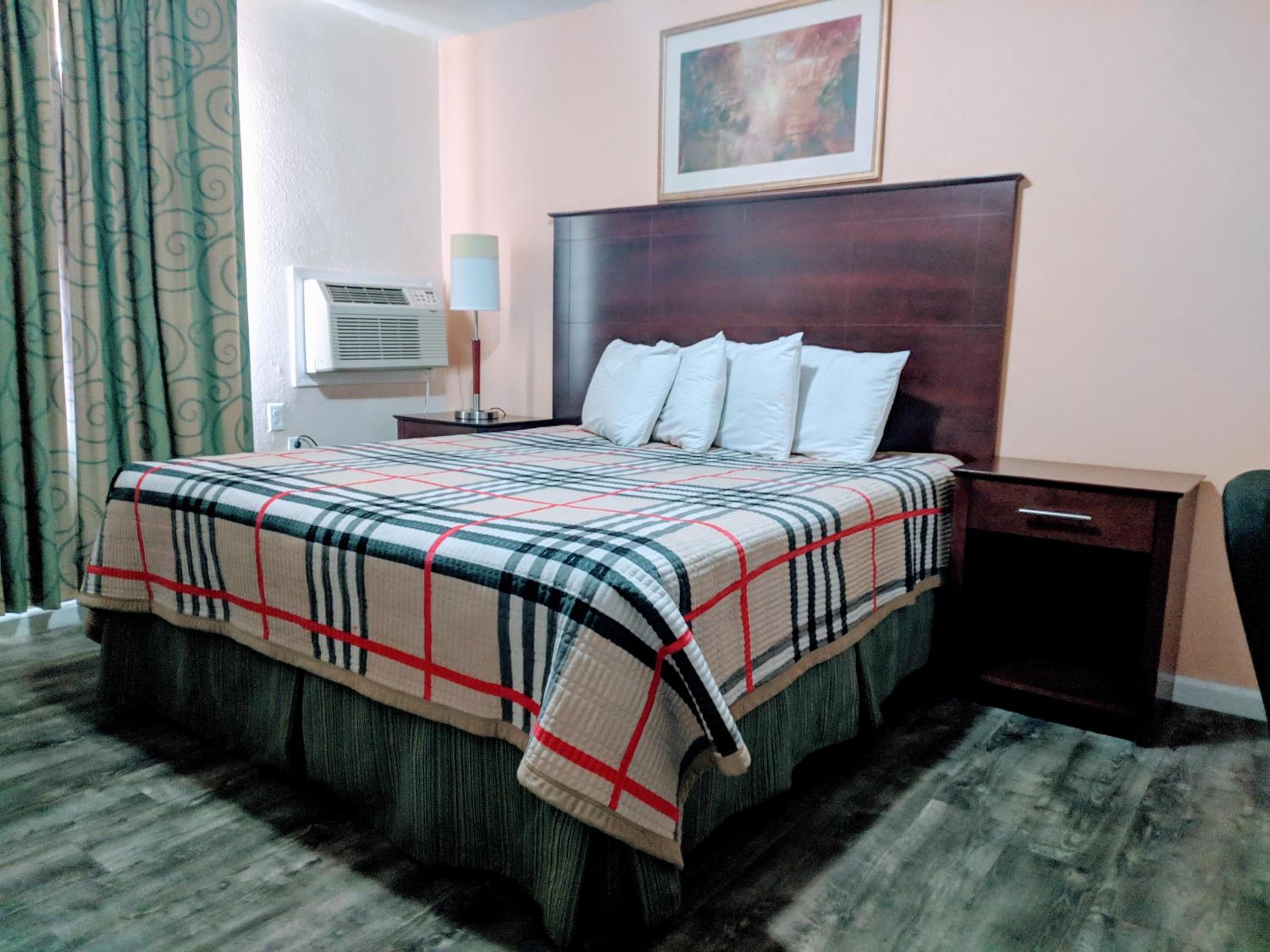 Standard King Room photo 3