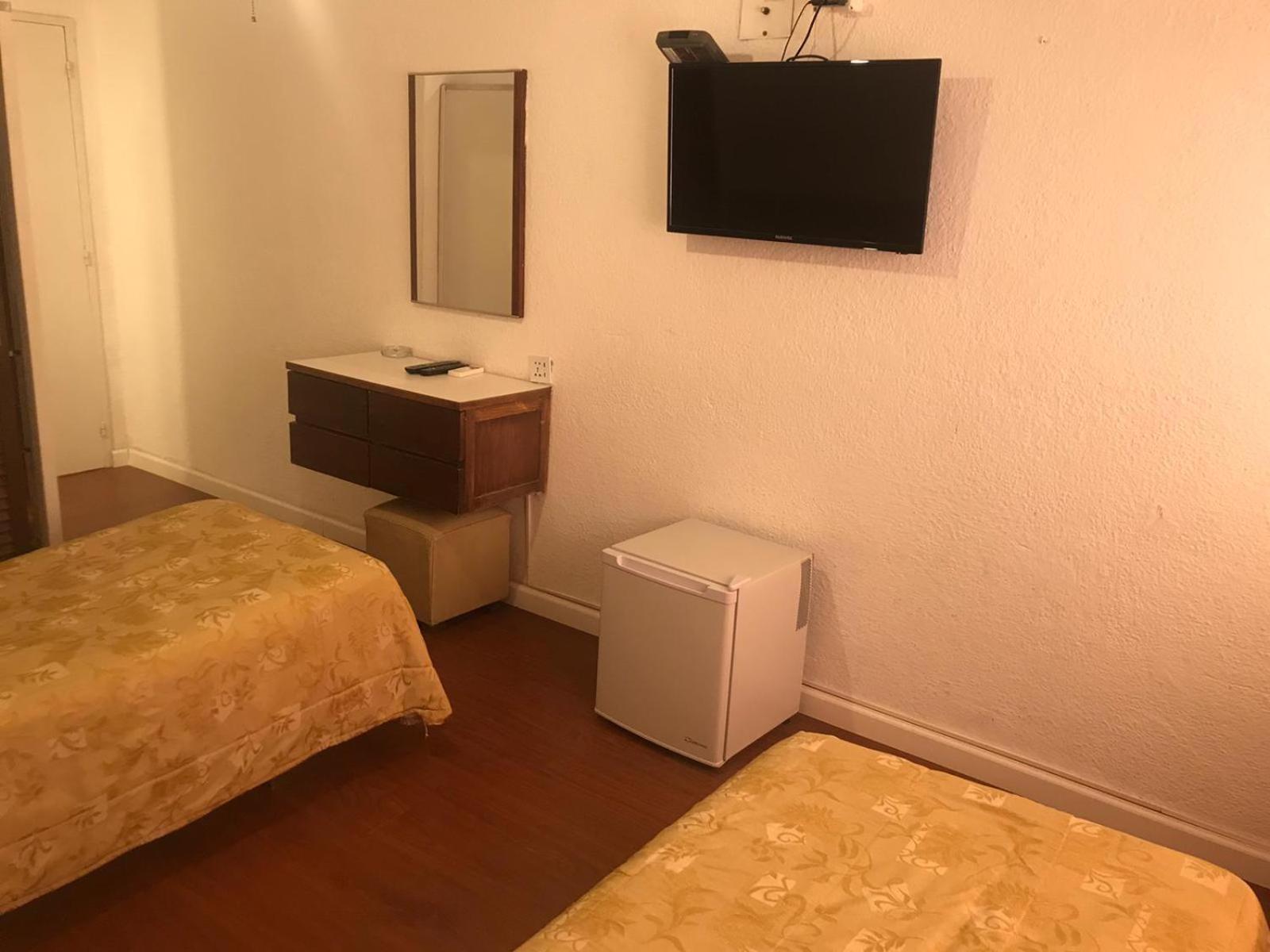Standard Twin Room - Photo 12