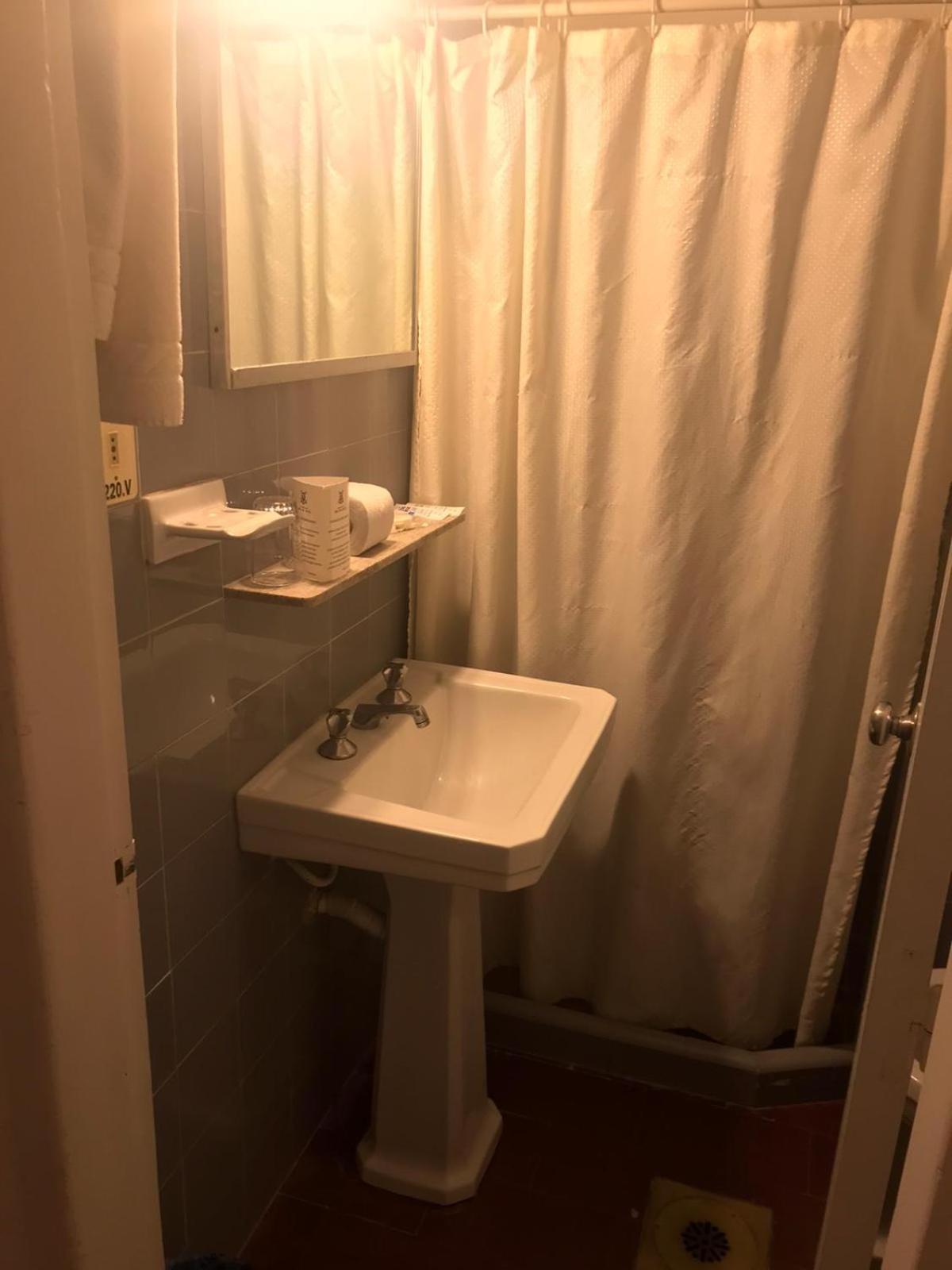 Standard Twin Room - Photo 2