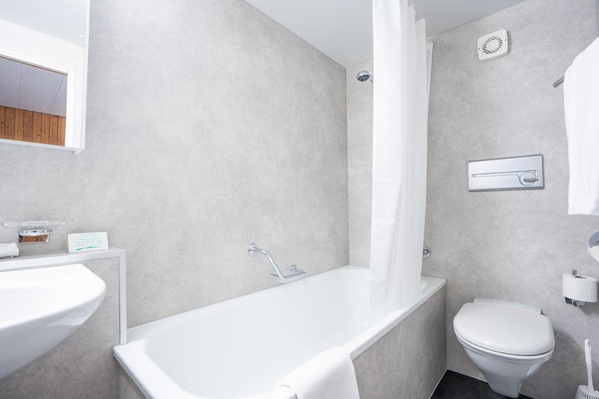 Double Room with Balcony - Photo 2