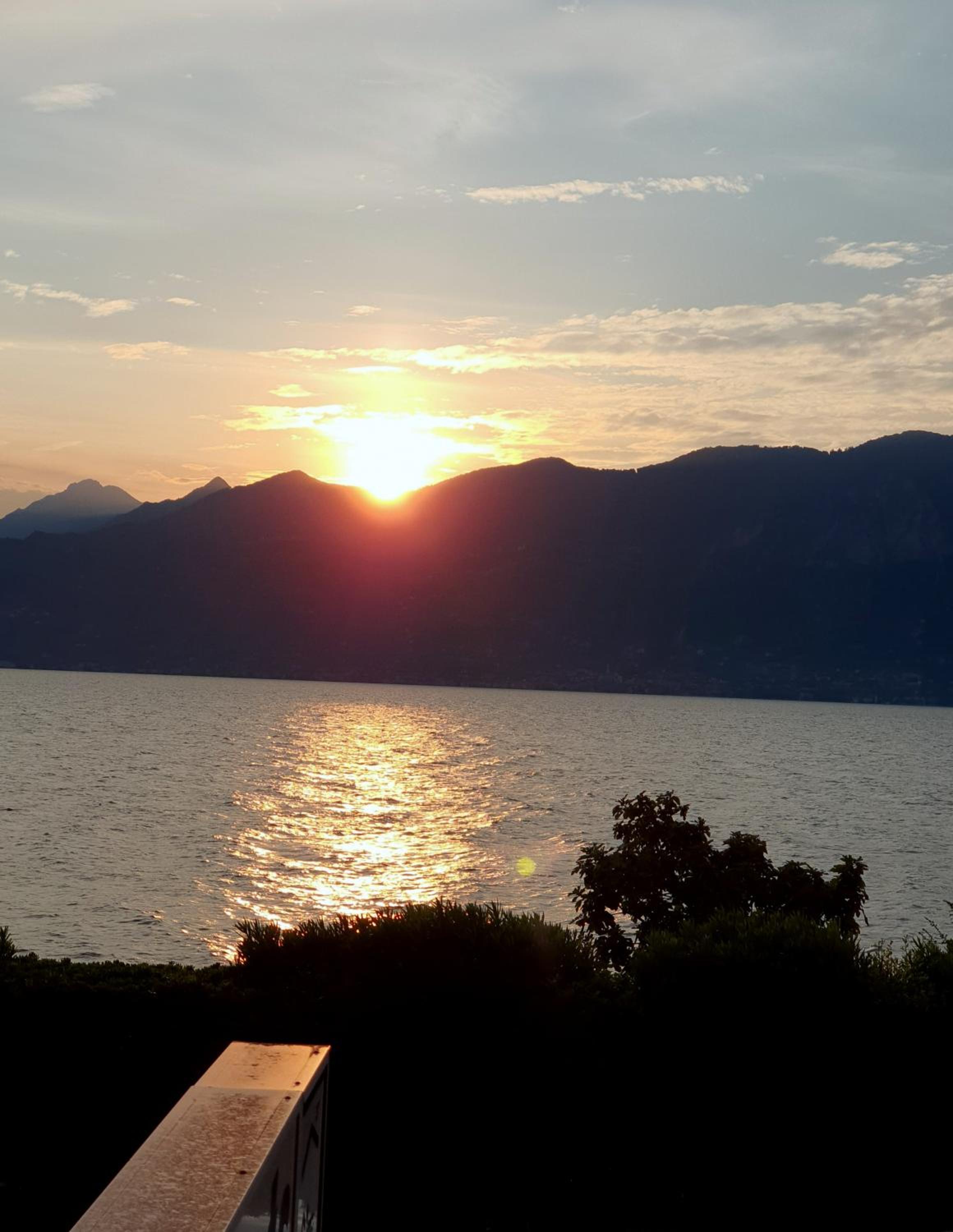 Double Room with Lake View and Balcony - Photo 8
