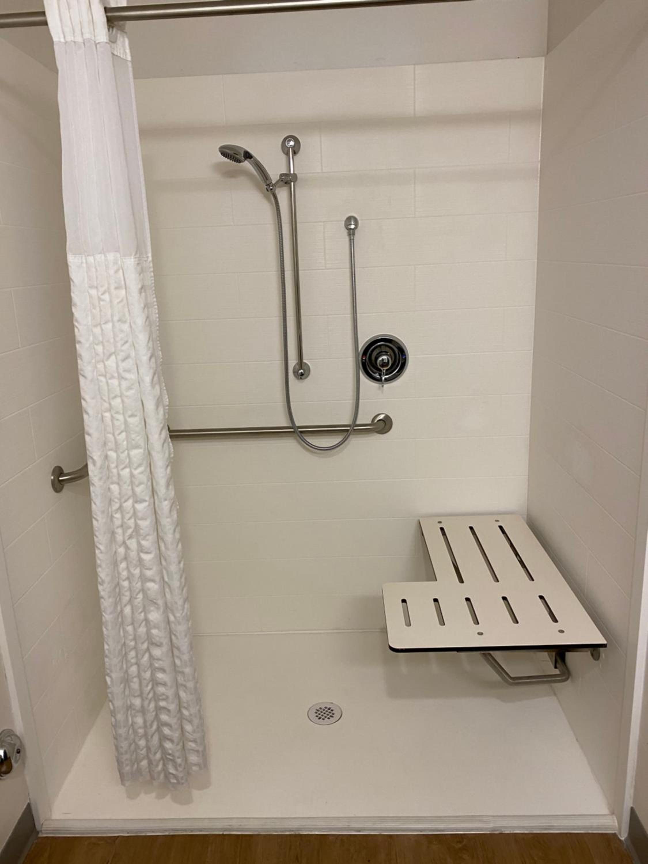 Single Room - Disability Access photo 3