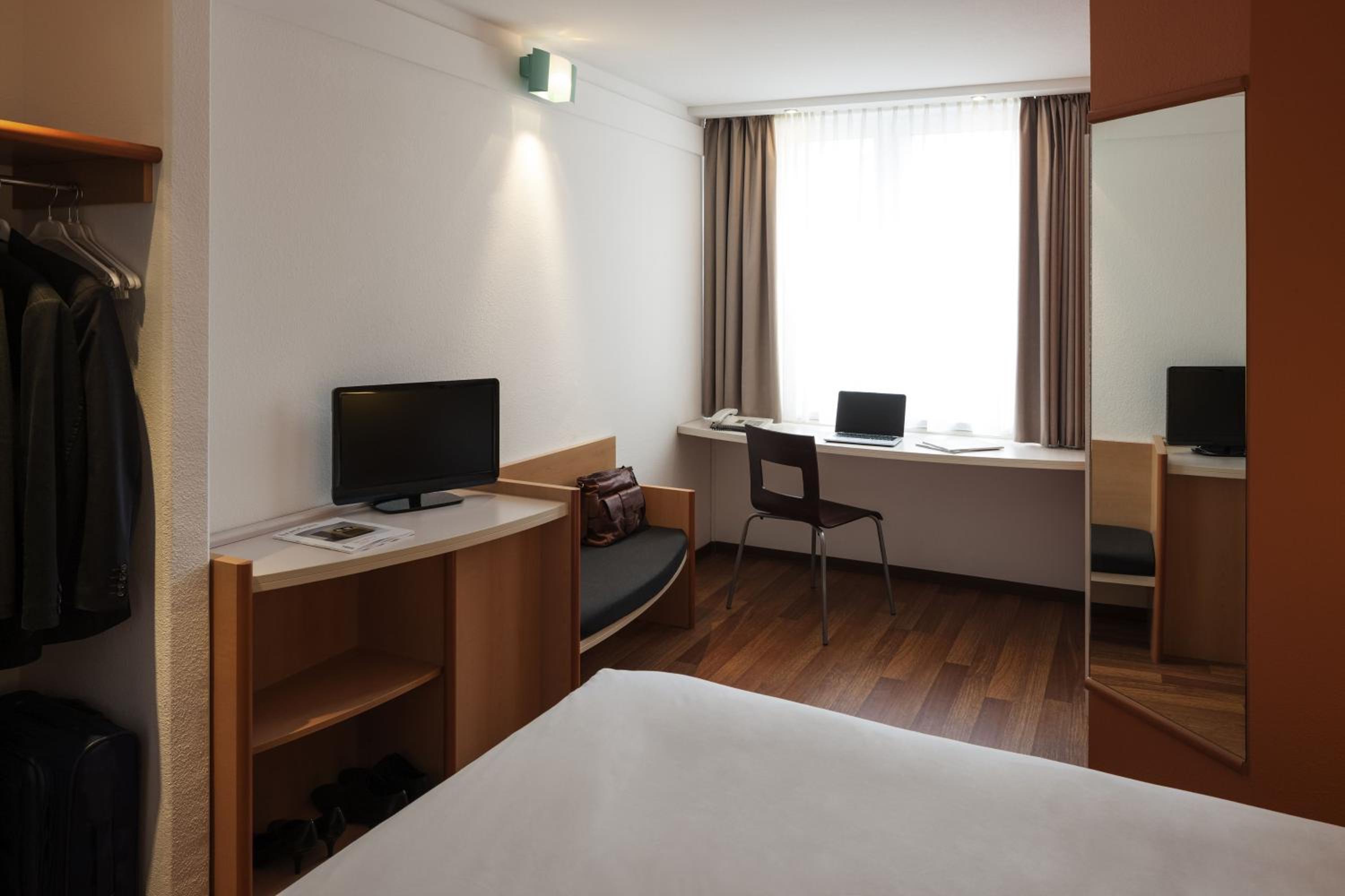 Standard Double Room - Photo 2