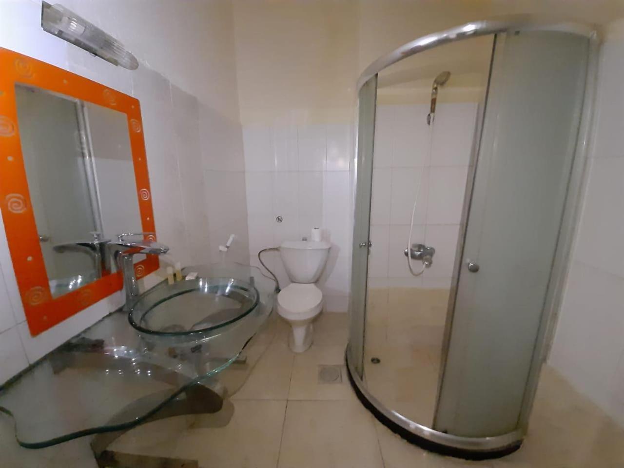 Standard Twin Room - Photo 9