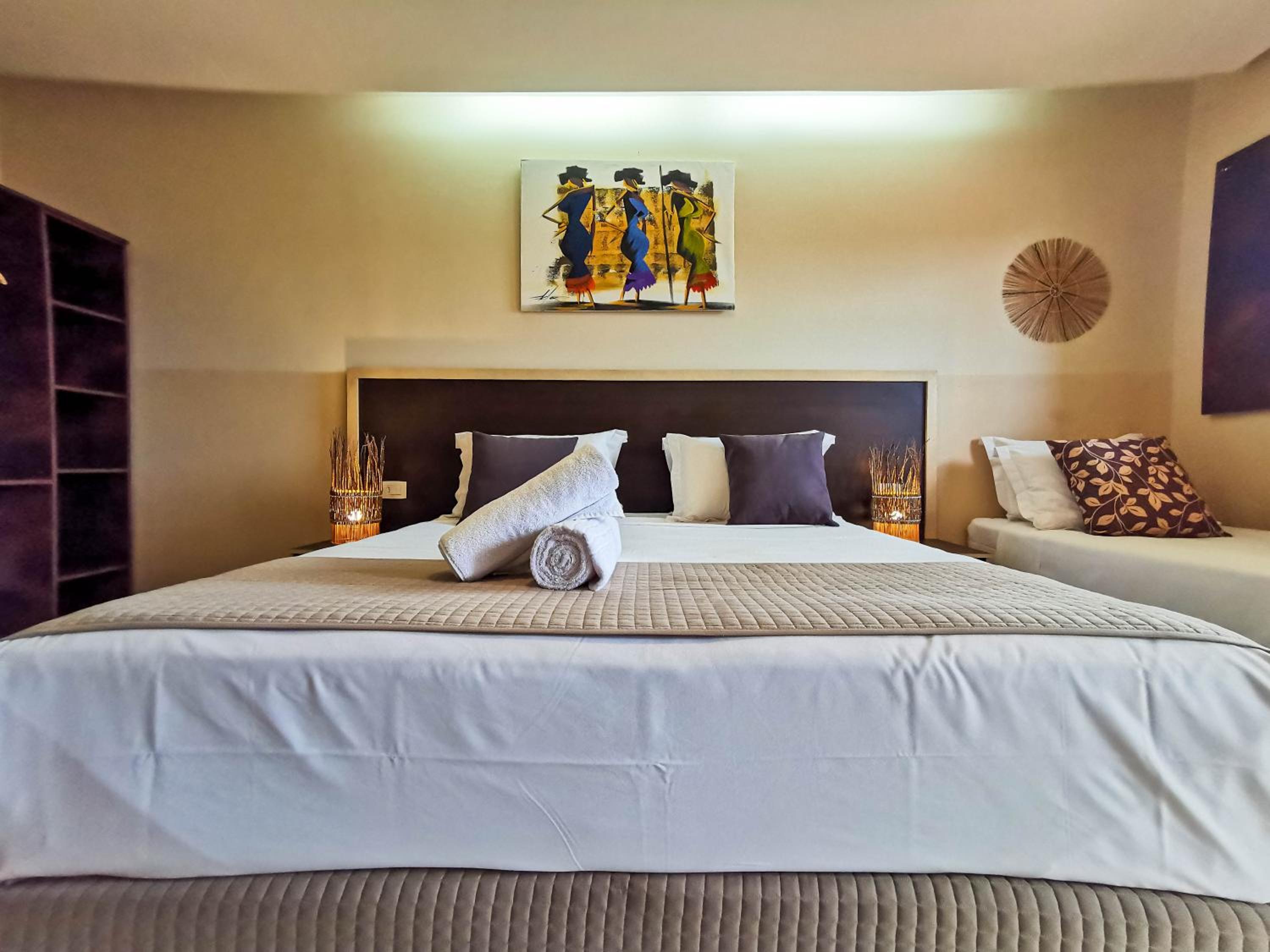 Deluxe King Suite photo 2