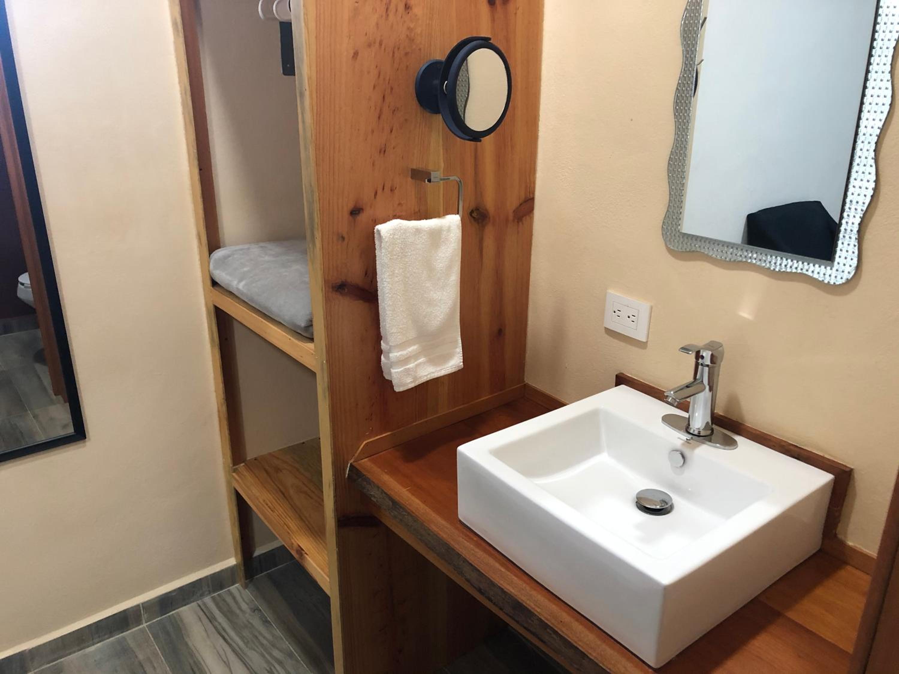 Double Room with Two Double Beds - Photo 6