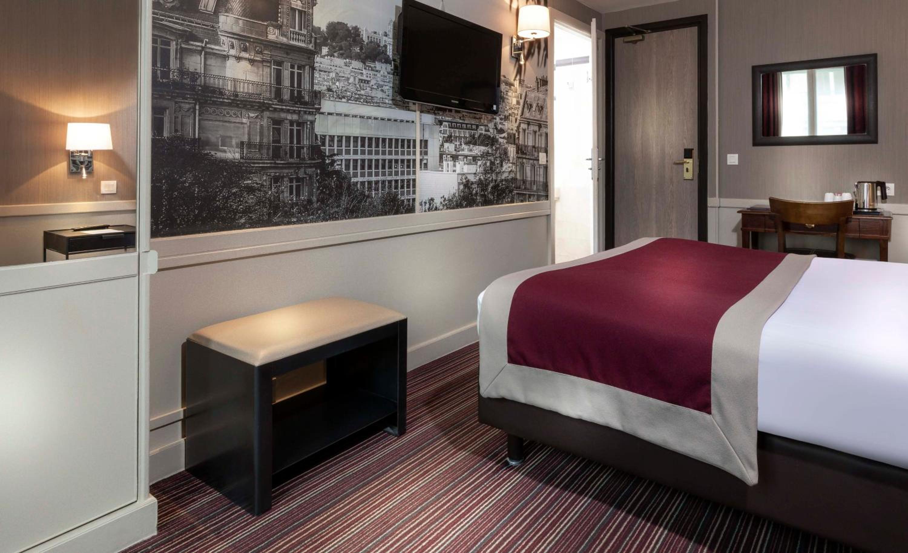 Deluxe Double Room thumbnail 5