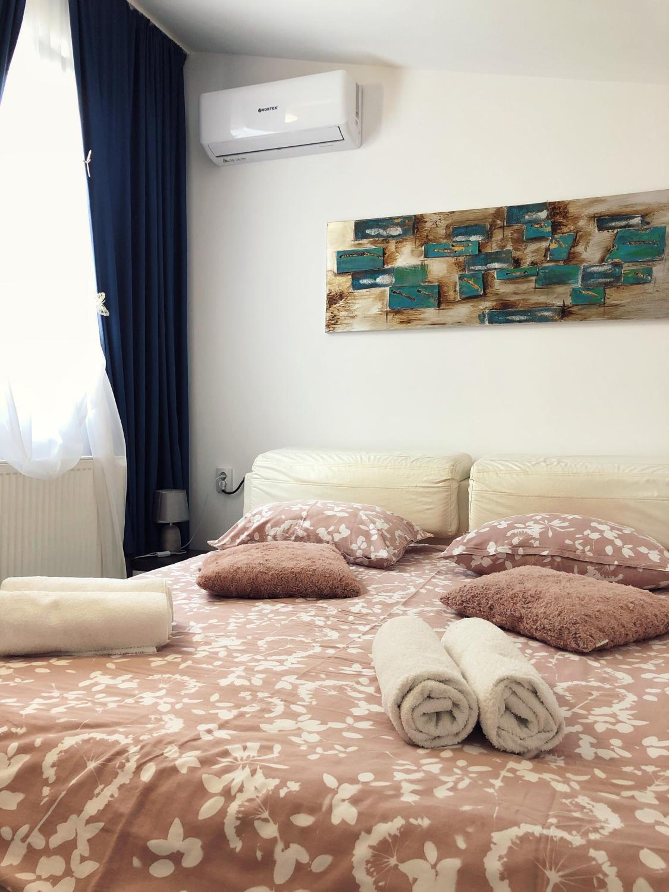 Apartment with Terrace - Photo 8