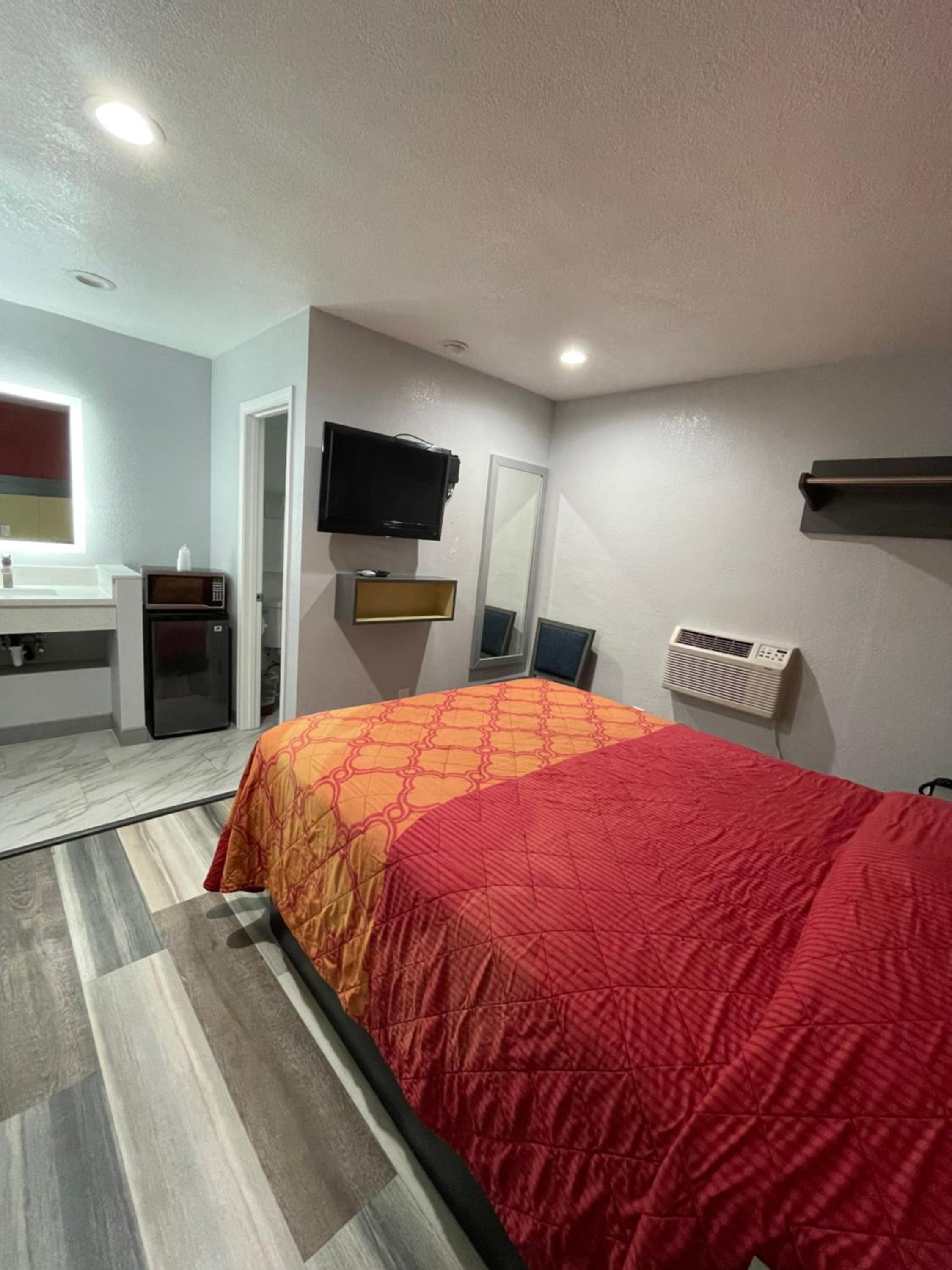 Queen Room - Photo 1