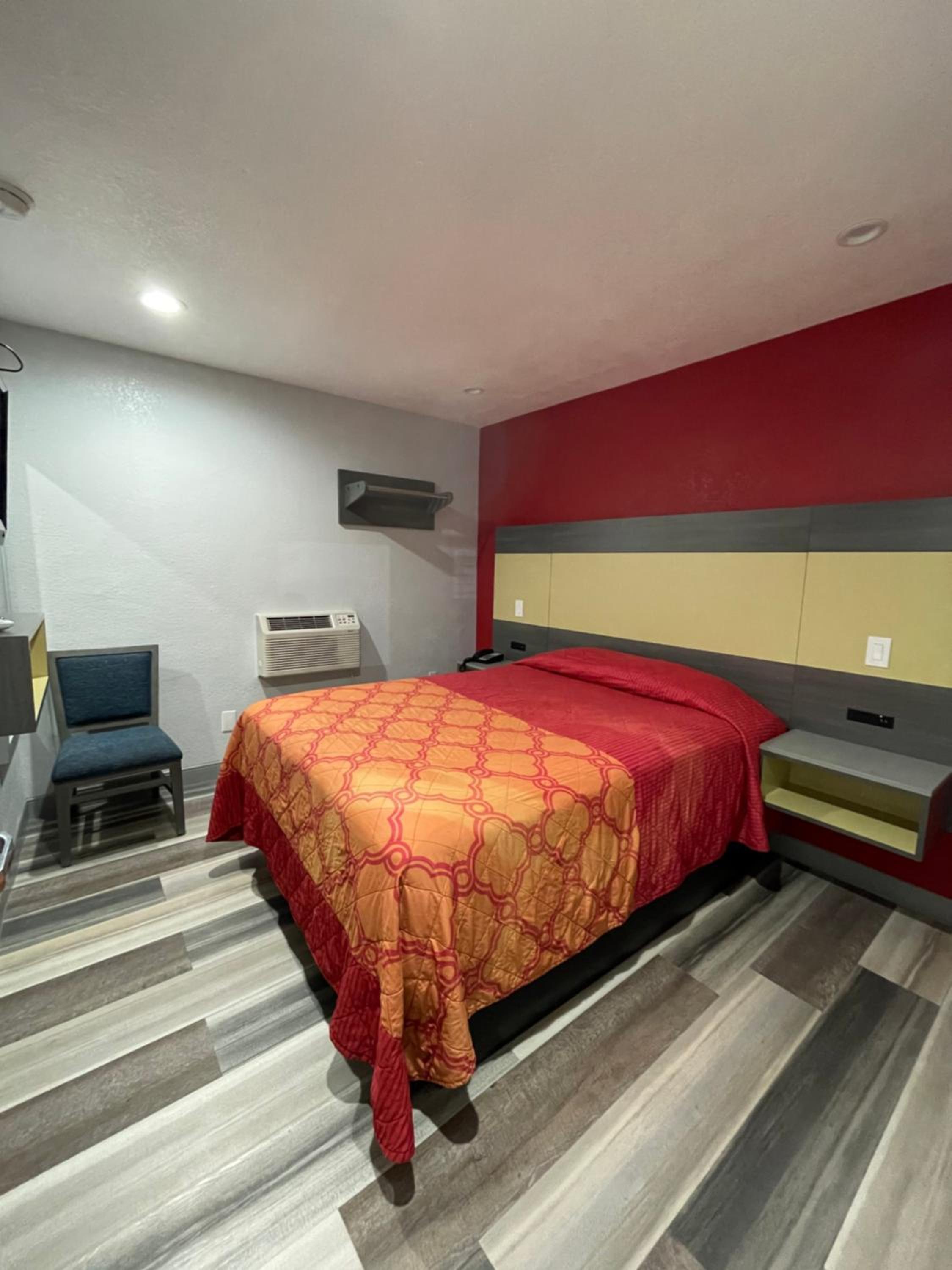 Queen Room - Photo 3