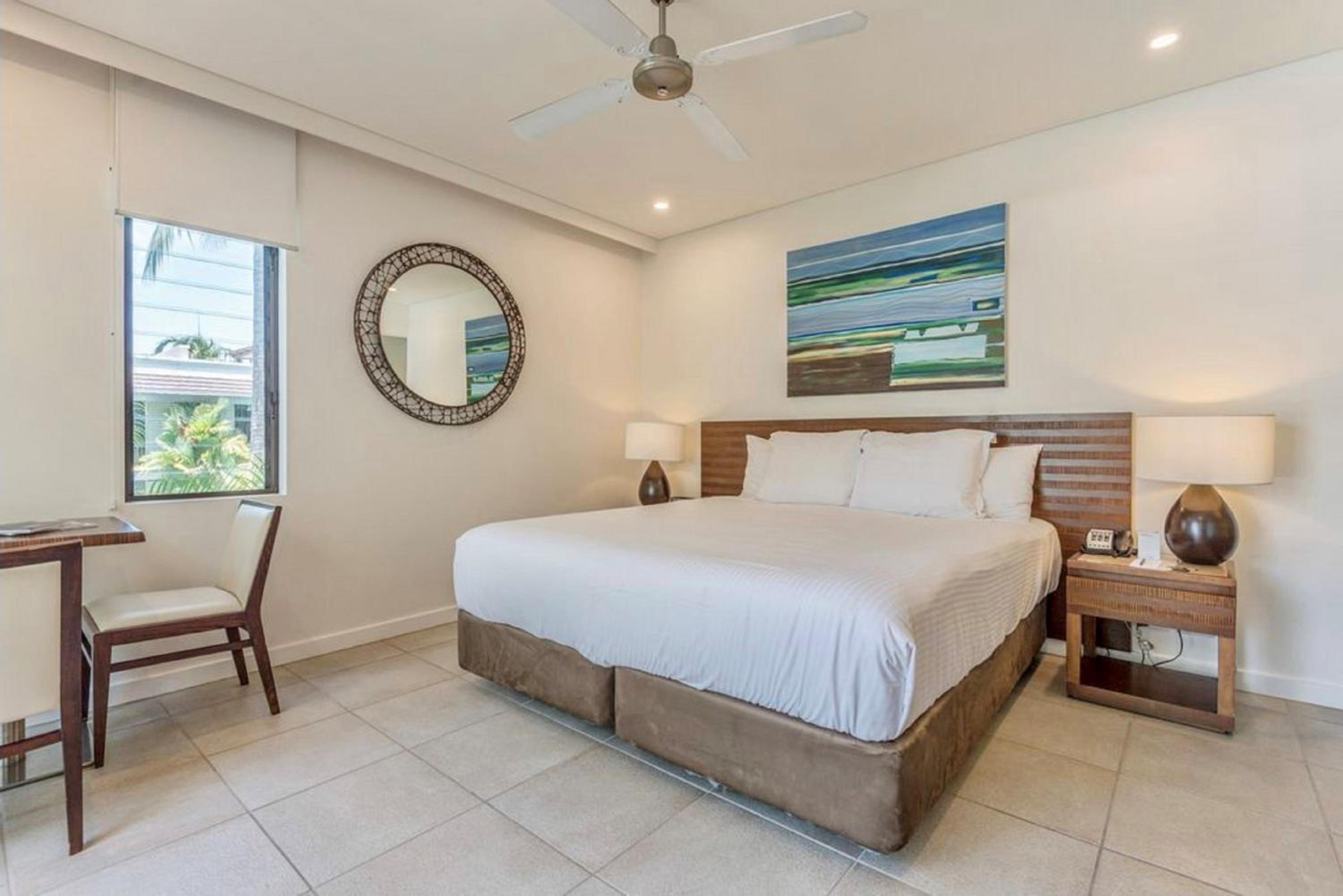 One-Bedroom Studio Suite with Garden View