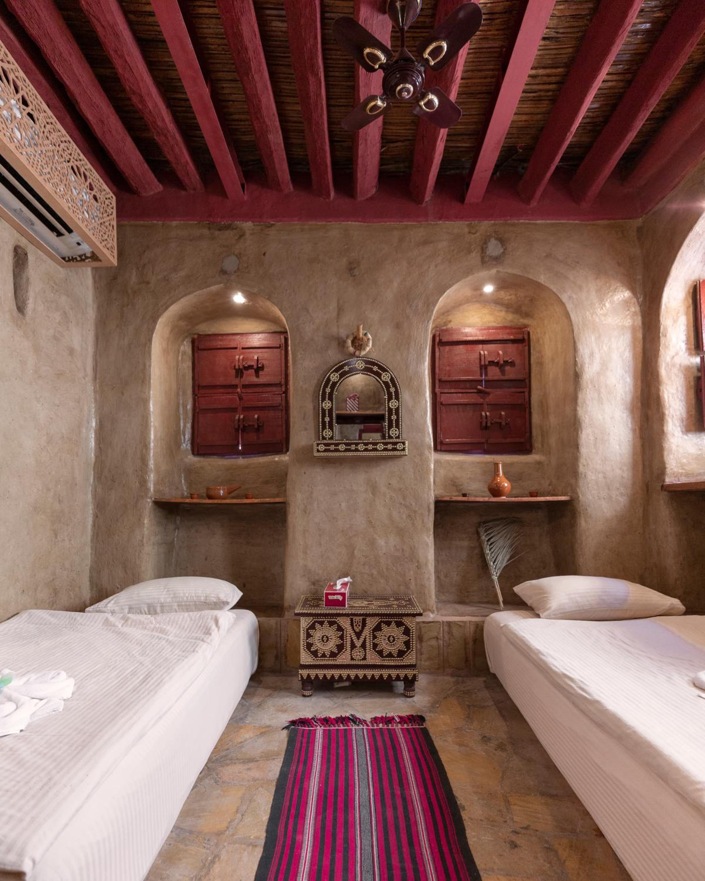Standard Twin Room with Shared Bathroom photo 1