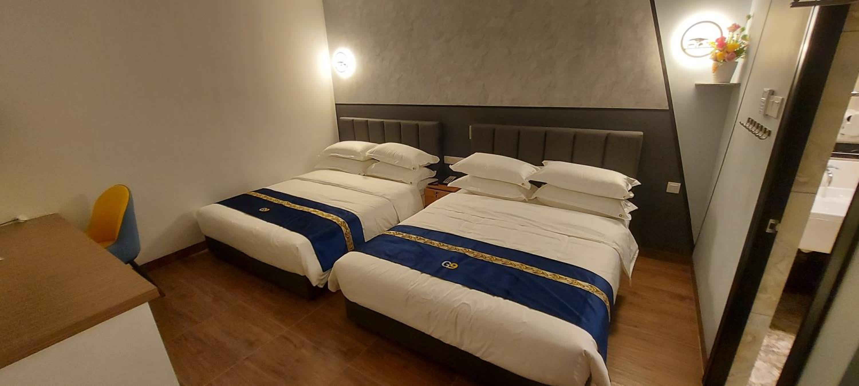 Superior Queen Room with Two Queen Beds - Photo 3