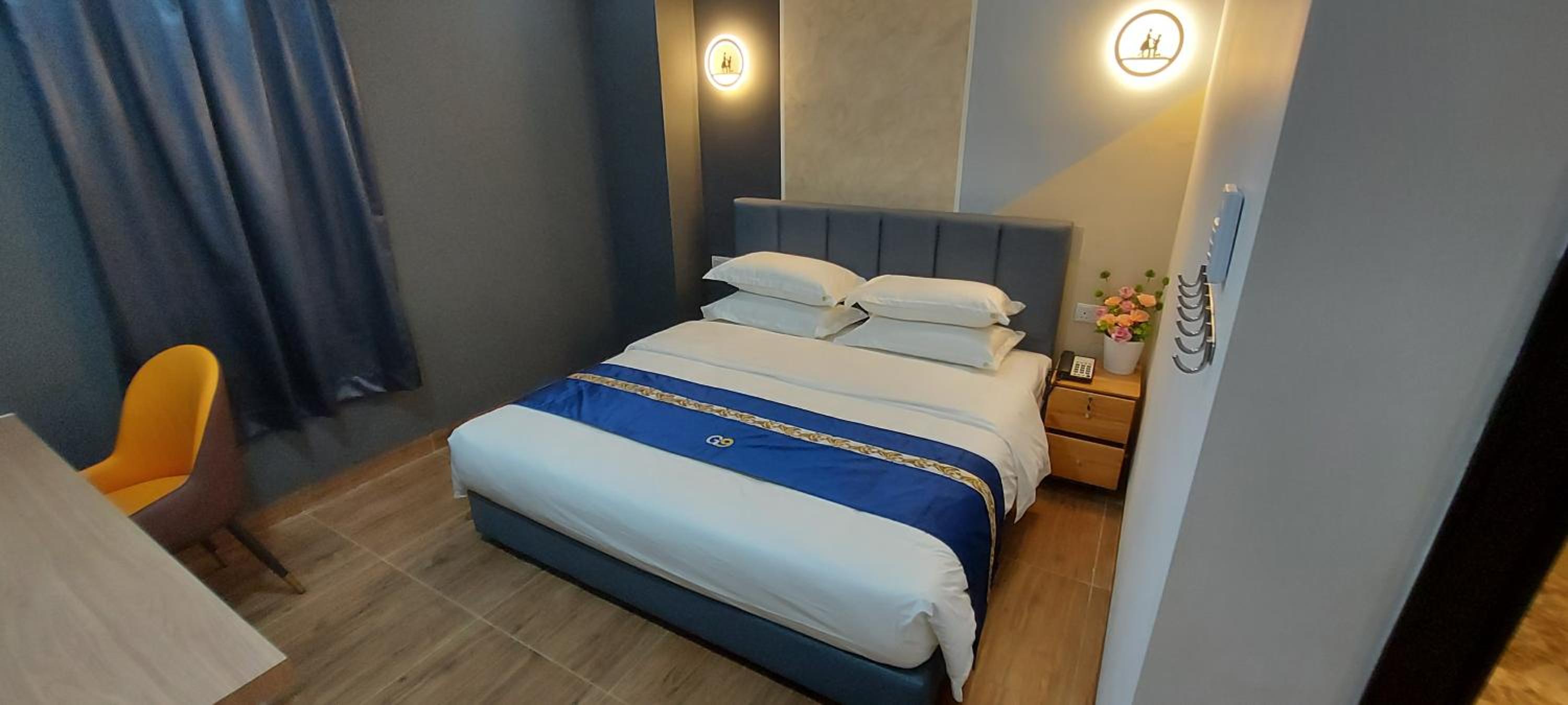 Deluxe King Room - Photo 4