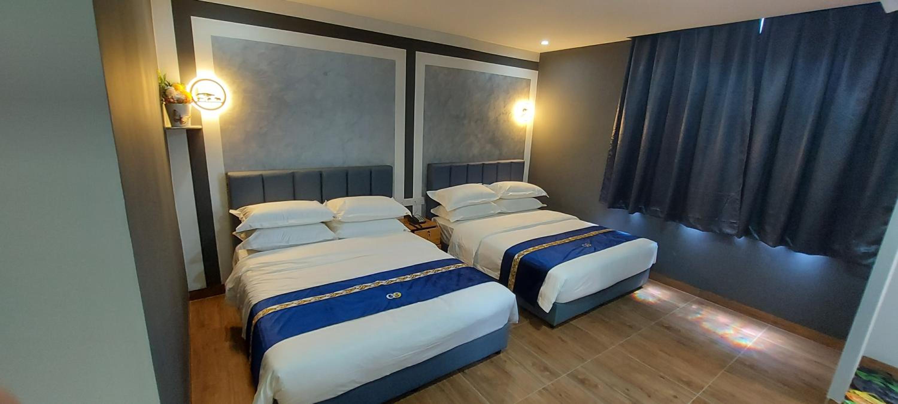 Deluxe Queen Room with Two Queen Beds - Photo 4