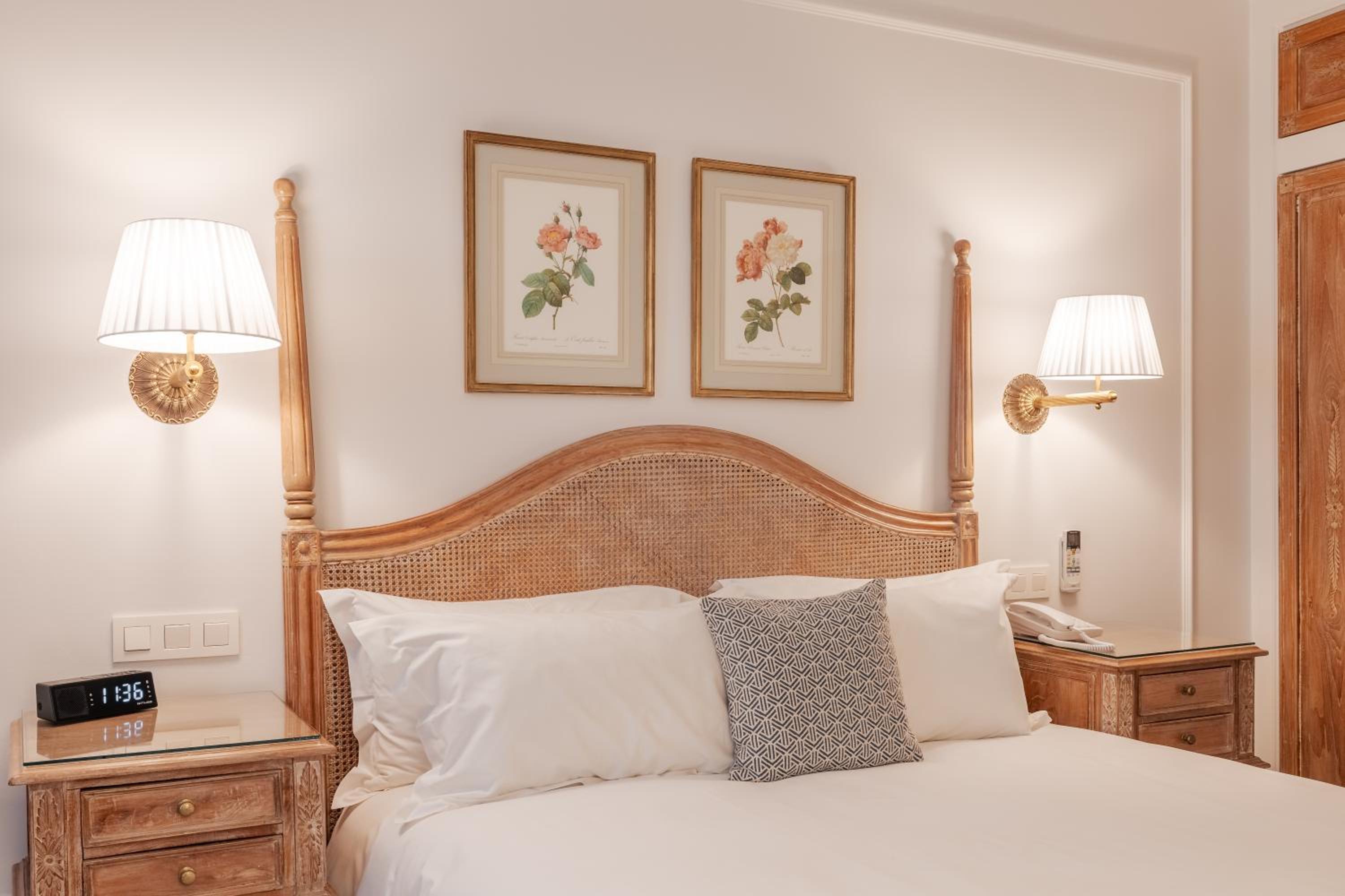 Classic Double Room with Shower photo 2